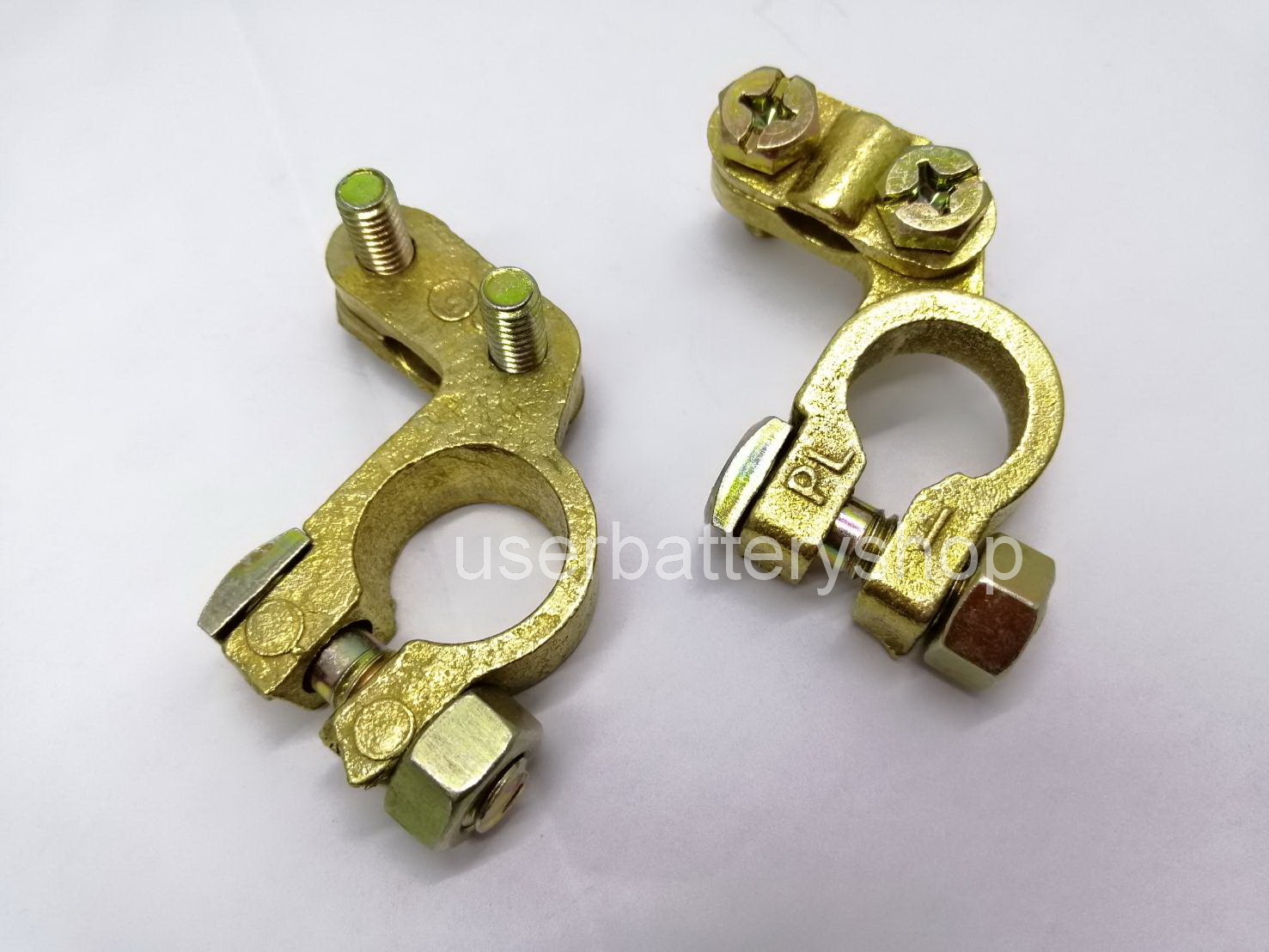 ขั้วแบตเตอรี่ทองเหลืองแท้ แบบฉีด ขั้วบวก ขั้วลบ (+,-) สำหรับไฟ DC 12V.-24V.(แผงสีเหลือง) พร้อมยางหุ้มขั้ว ปลอกตะกั่วเพิ่มขนาด หางปลาทองเหลือง แหวนกันขี้เกลือ หัวน๊อตจานจักร