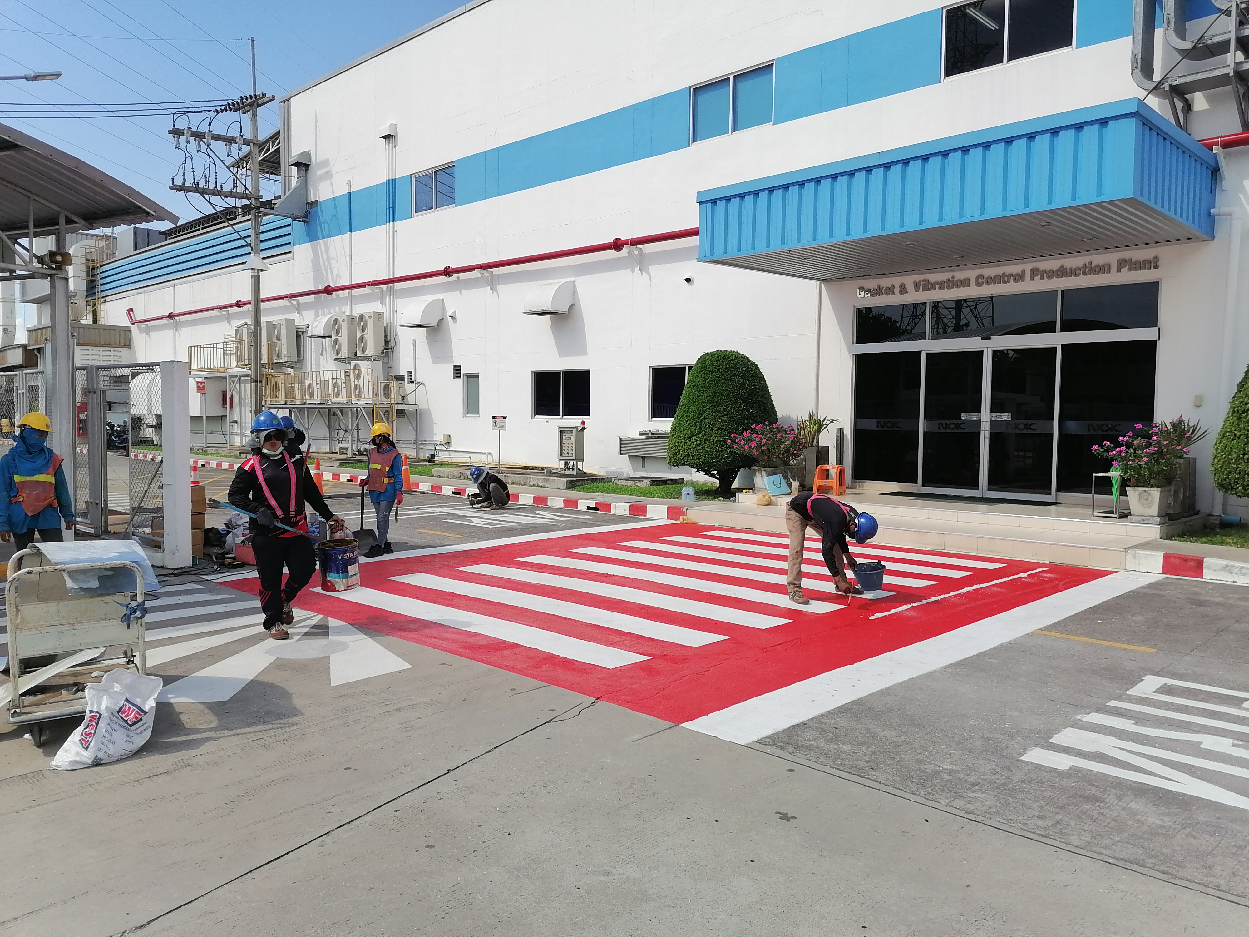 งานตีเส้นจราจร สีเทอรืโมพลาสติก ทางม้าลายสีแดง