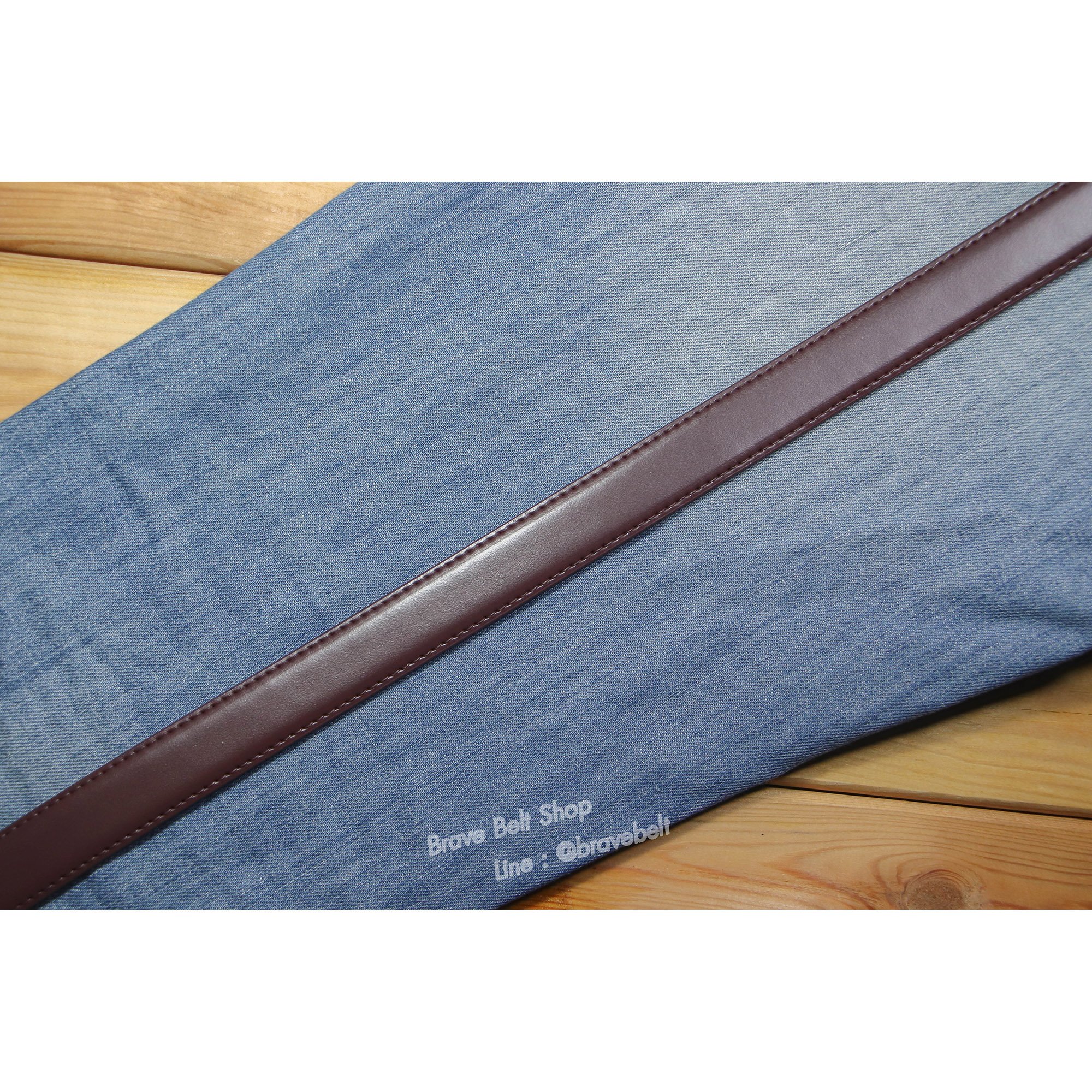 เข็มขัดผู้หญิงสายสีน้ำตาลหัวสีทองแบบหมุด