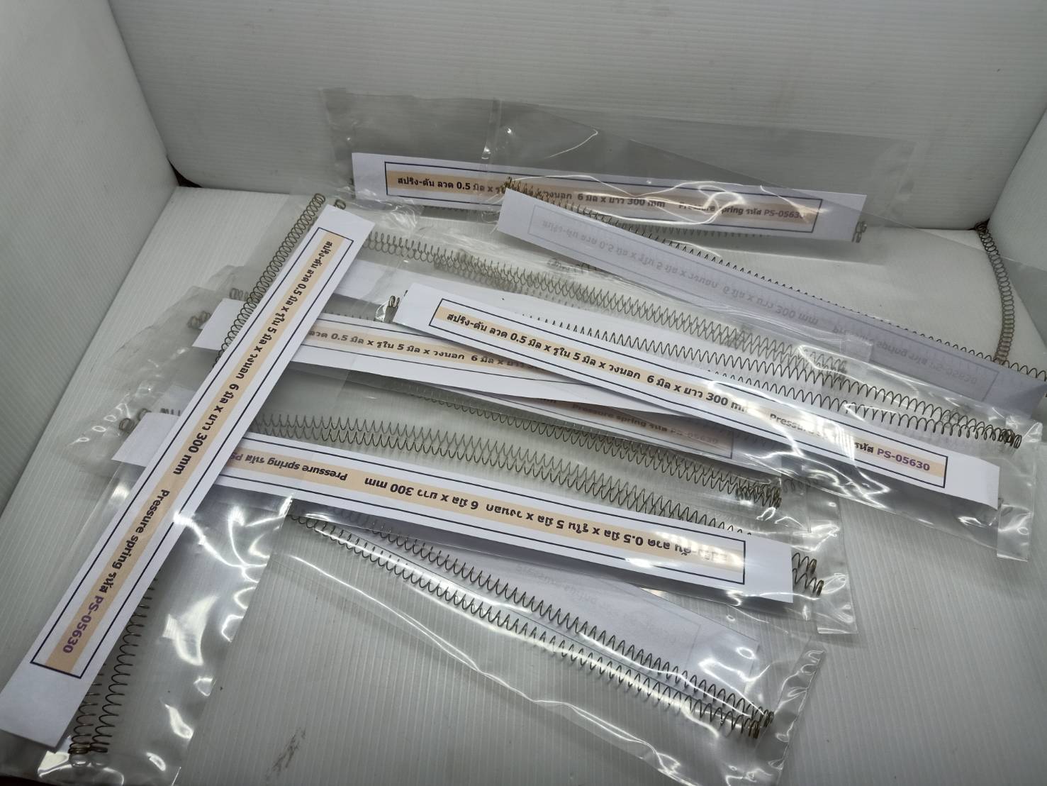 2 เส้น สปริง-ดัน ลวด 0.5 มิล x รูใน 5 มิล x วงนอก 6 มิล x ยาว 30 cm Pressure spring PS-05630