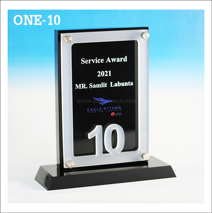 Code: ONE-10 โล่อะคริลิค ความสูงตัวโล่ 6-8นิ้ว ความหนาอะคริลิคตัวโล่ 15 มม. พร้อมเลเซอร์ข้อความและโลโก้ ลงสีได้ไม่เกิน 2 สี ***ราคาเริ่มต้นที่ 820 บาท (ความสูง 6 นิ้ว เมื่อสั่ง 5 ชิ้น+) ***