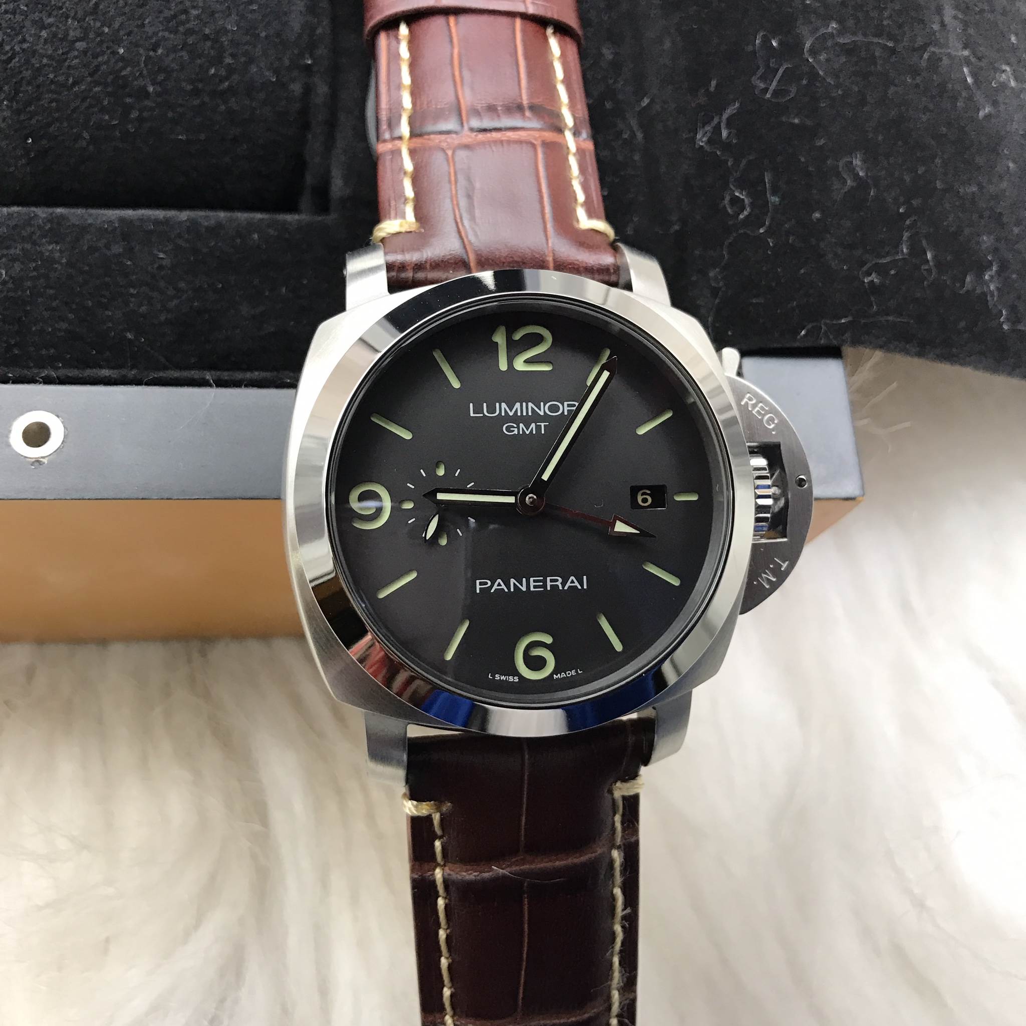 นาฬิกา Panerai รุ่น Luminor GMT ขอบเงิน สายหนังแท้
