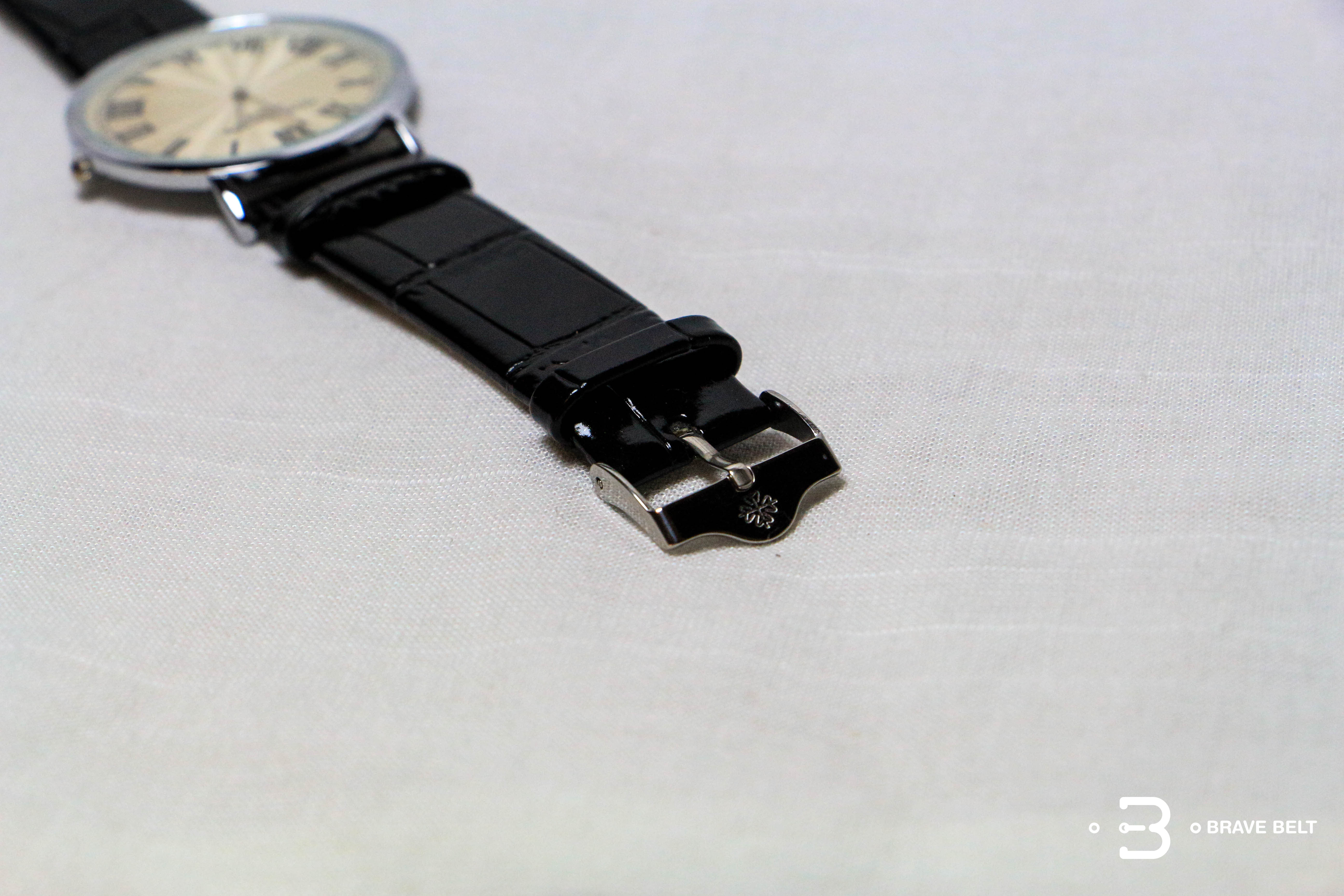 นาฬิกา patek philippe หน้าปัดทอง เลขโรมัน ขอบสีเงิน