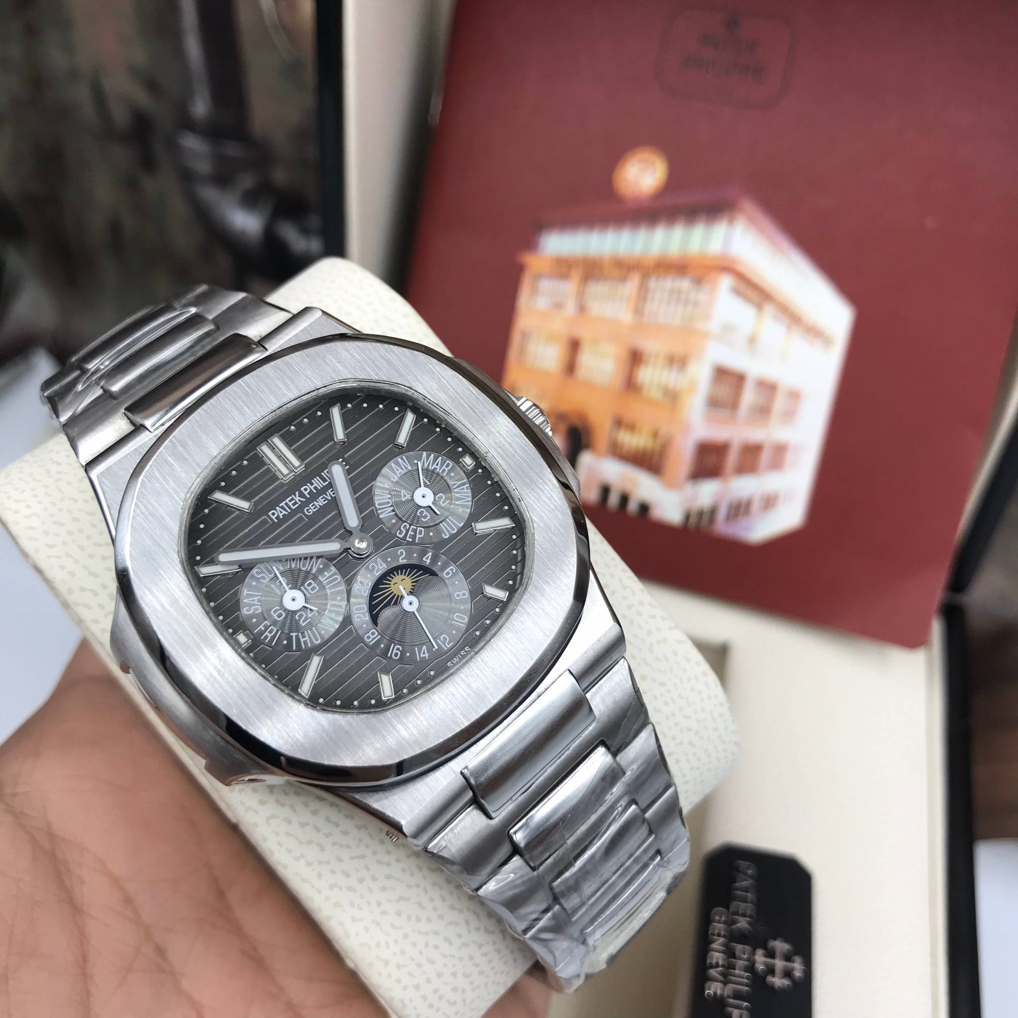 นาฬิกา Patek Philippe รุ่น Men's Nautilus Chronograph สีเงิน สายเลสสีเงิน หน้าปัดสีเทางาน CC