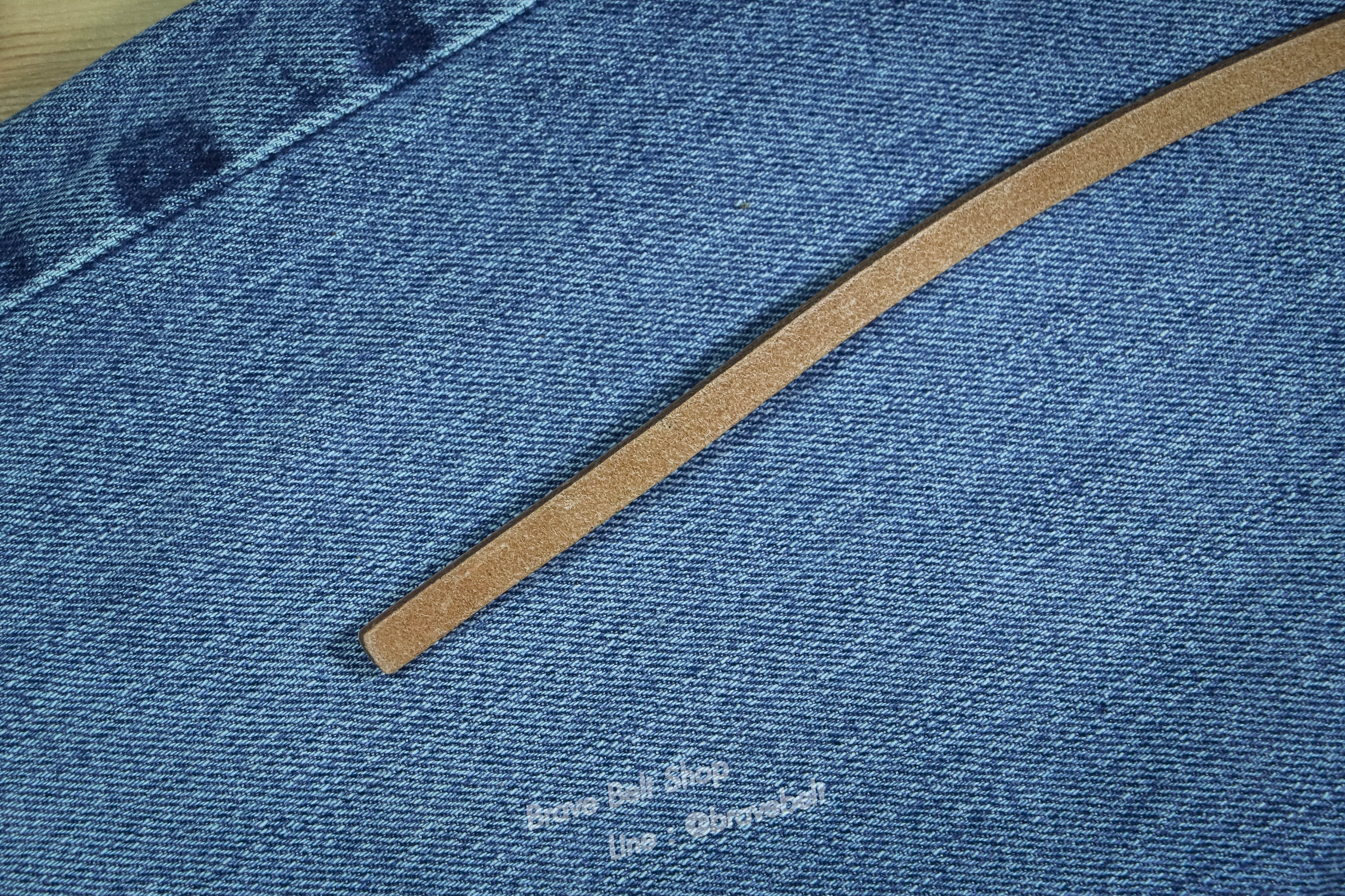 เข็มขัดหนังแท้ผู้หญิงเส้นเล็ก สีขาวหัวโบว์