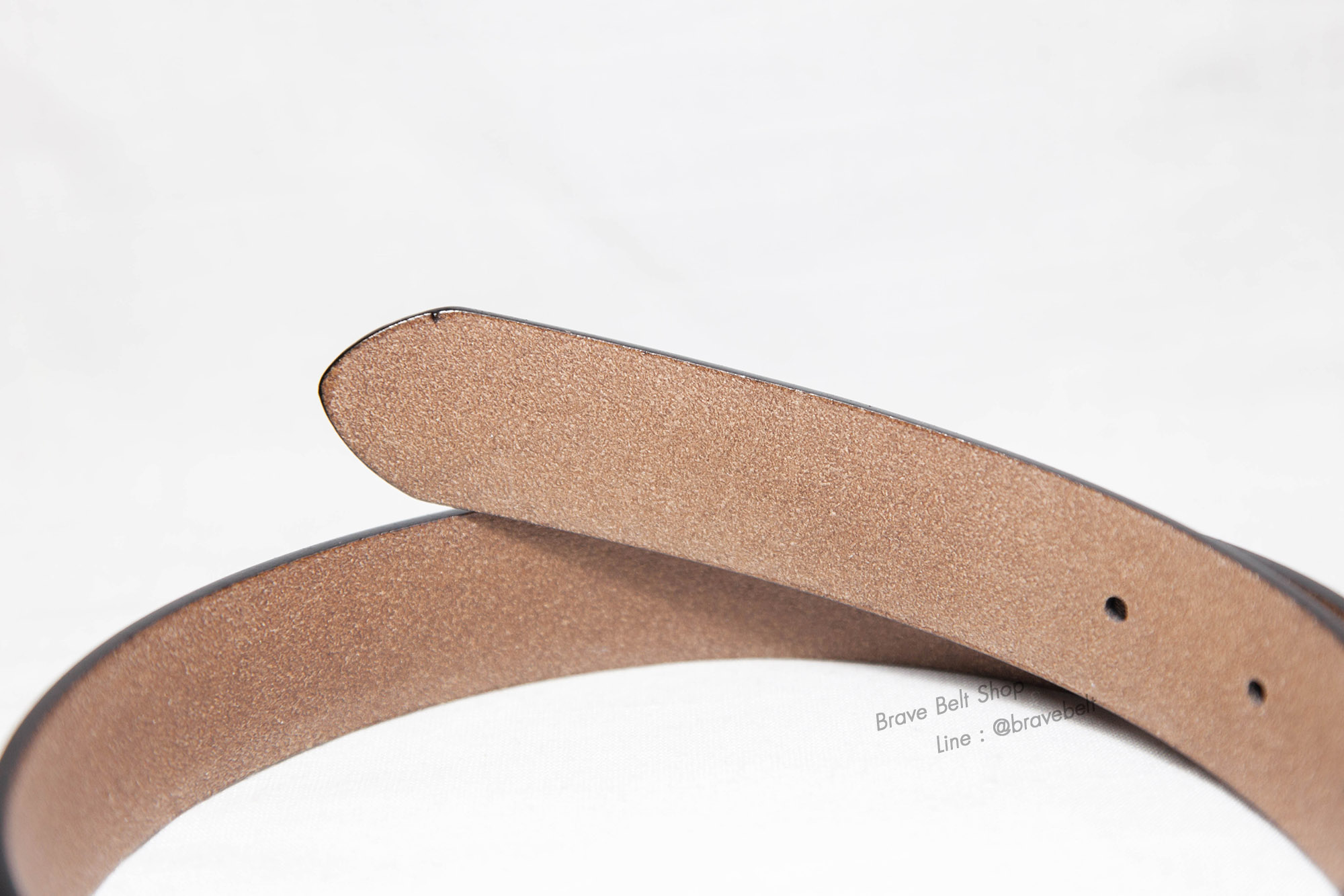 เข็มขัดแฟชั่นหนังแท้ สายสีดำหัวทอง