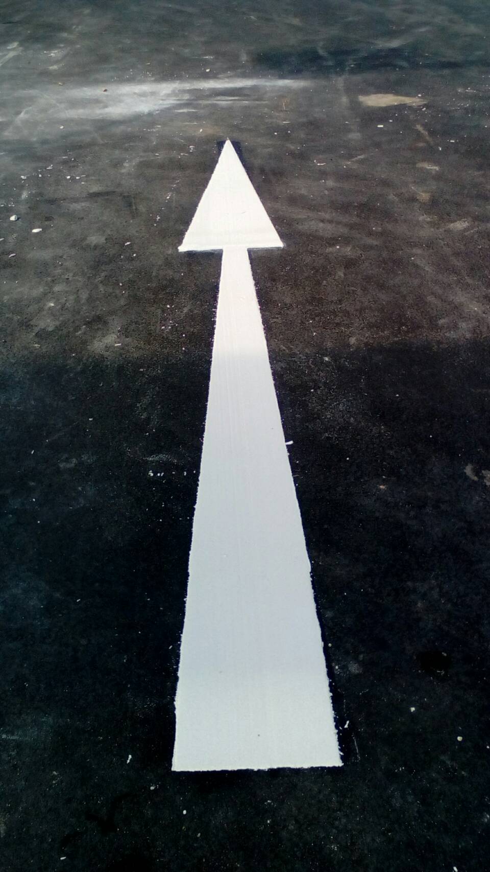 งานตีเส้นถนนหน้าโรงงาน หน่วยงานมาบยางพร จ.ระยอง