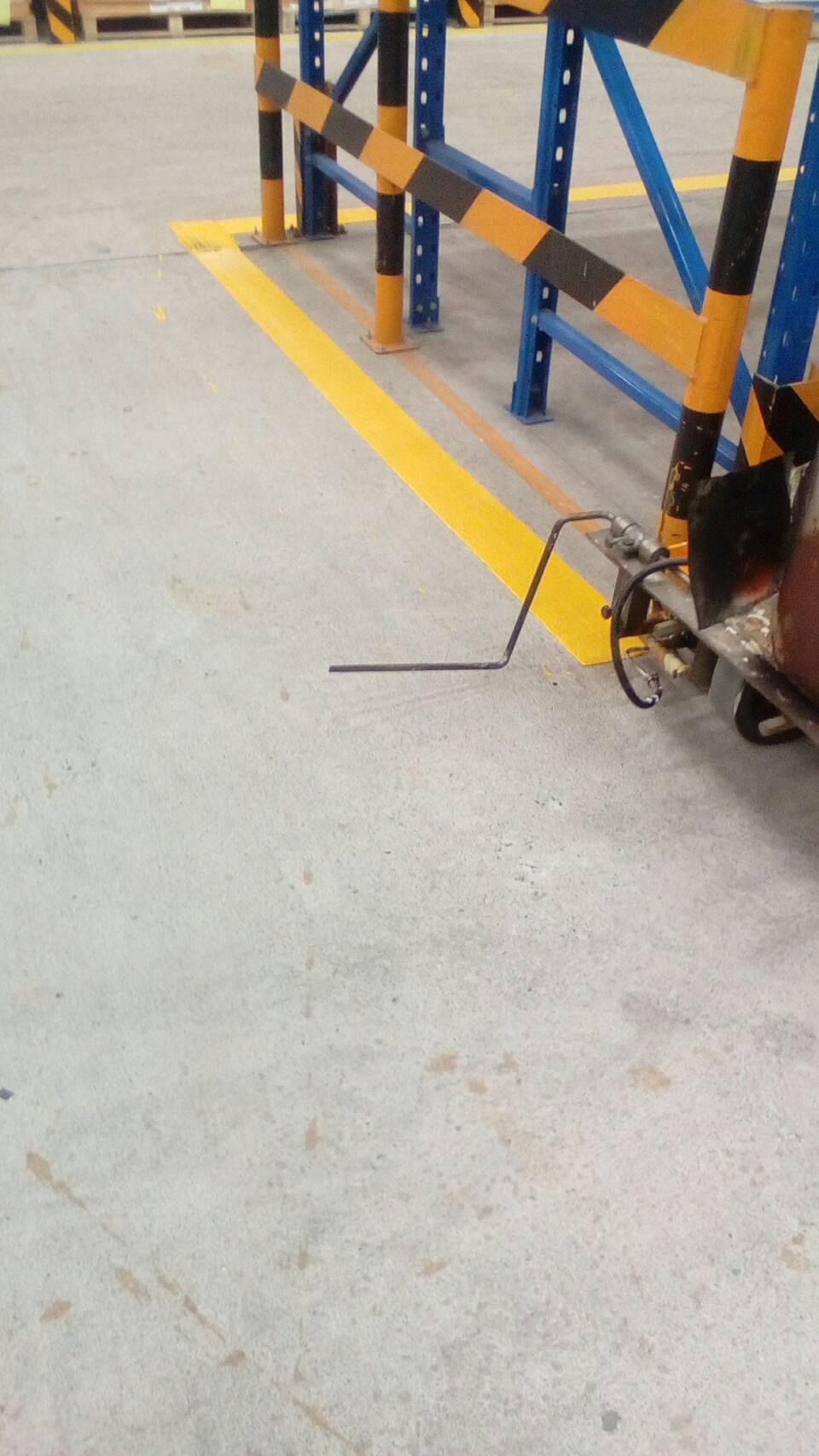 งานตีเส้นด้วยสีเทอรืโมพลาสติก,สีพื้นกันลื่นภายในโรงงาน