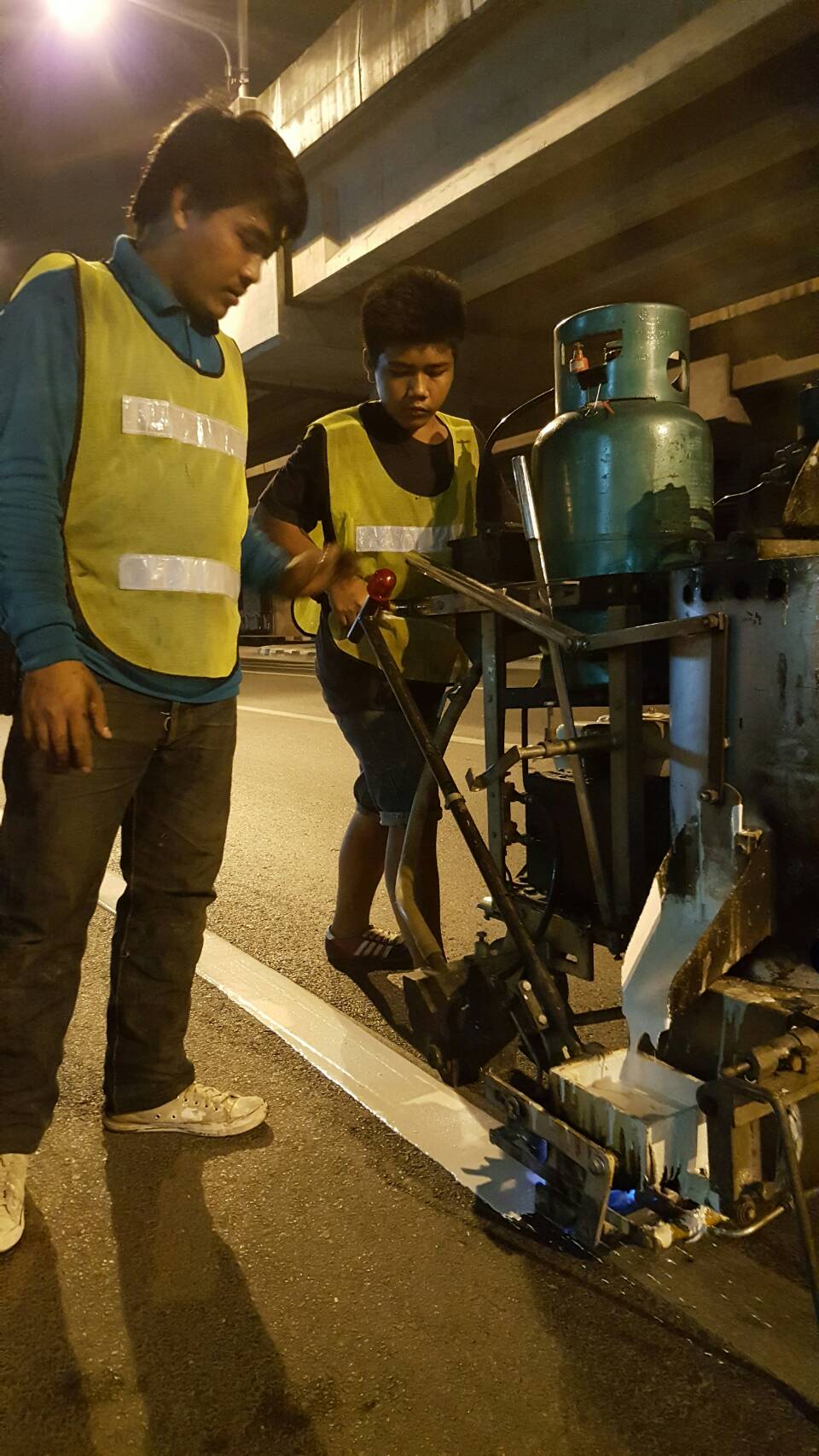 งานตีเส้นถนนตีเส้นจราจรสมุทรสาคร กาญจนบุรี ราชบุรี นครปฐม นนทบุรี