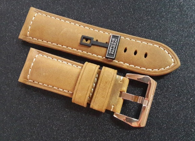 สายนาฬิกา แบรนด์ Panerai แบบสายหนังกลับสีน้ำตาล ล็อกสายแบบเข็มขัดสี Rose Gold