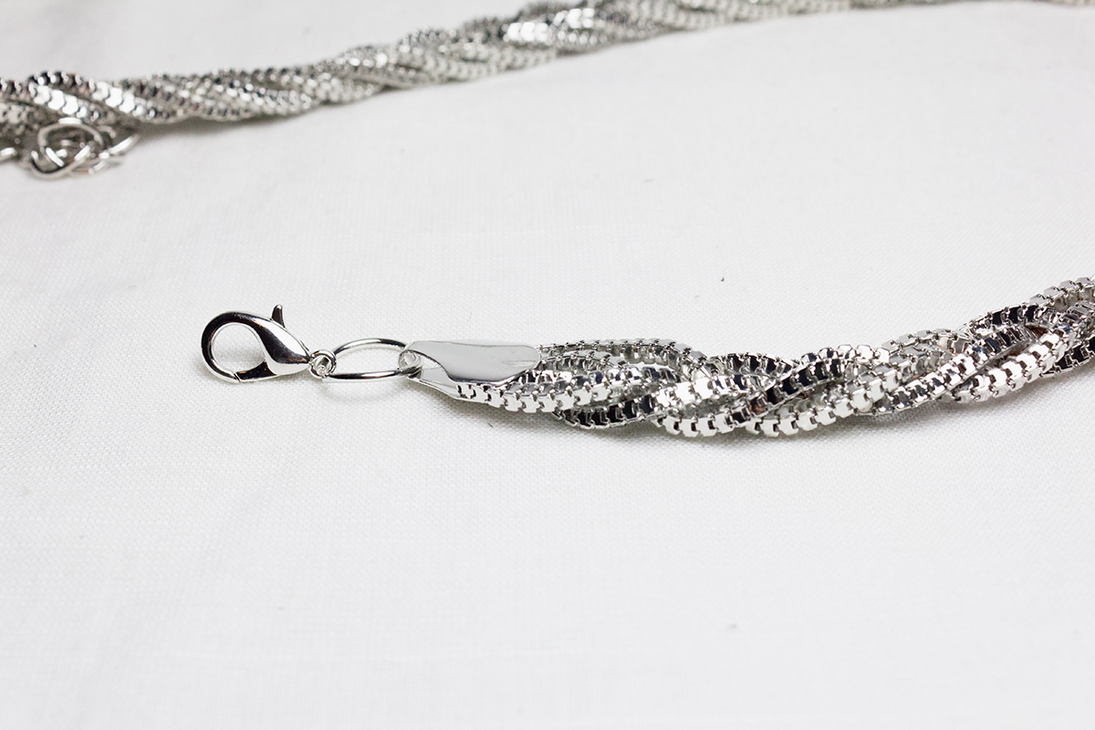 เข็มขัดโซ่สีเงินสวย ปลายมีสายห้อย