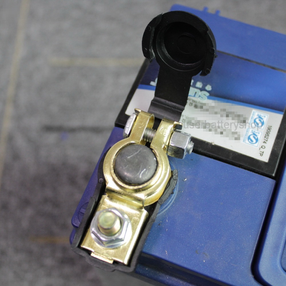 2 ชิ้น ขั้วแบตเตอรี่ ทรงวีโก้พร้อมยางหุ้มในตัว ทรงญี่ปุ่น ทองเหลืองแท้ สีแดง 1 ชิ้น และ สีดำ 1 ชิ้น