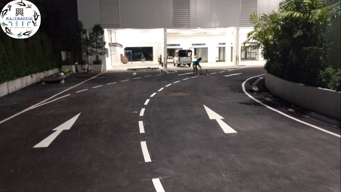 ตีเส้นช่องจอดรถยนต์และมอร์เตอร์ไซค์ ขนาดมาตราฐาน