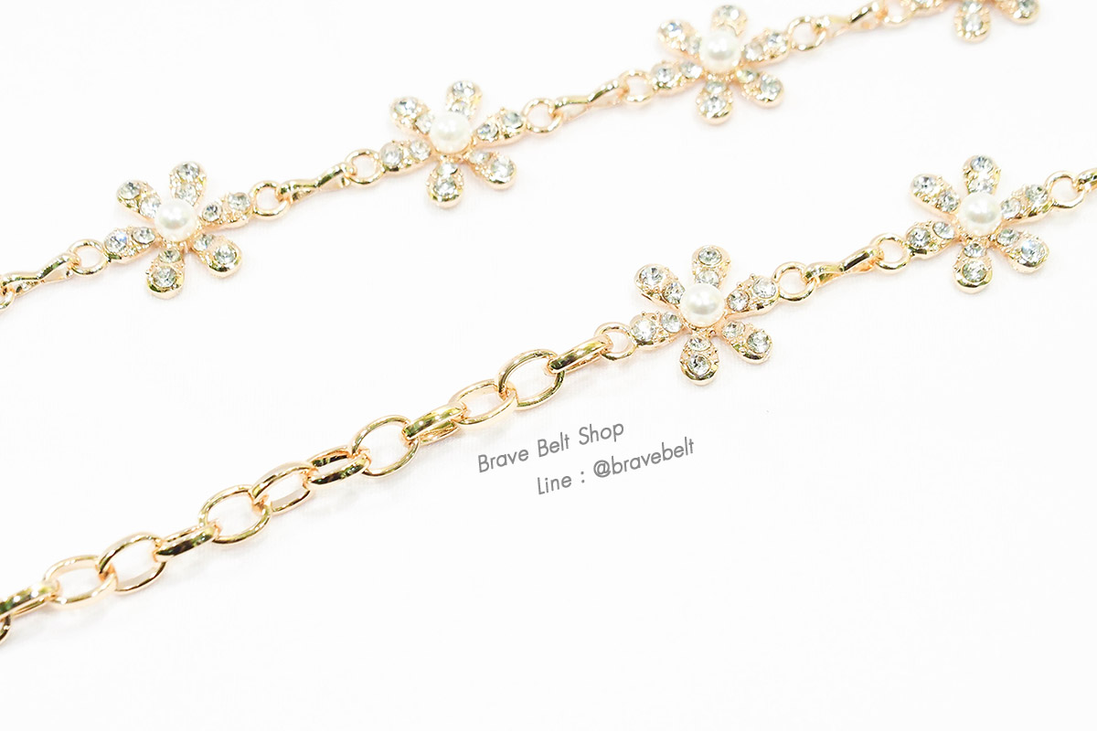 เข็มขัดดอกไม้ไข่มุก มีปลายโซ่ห้อยสีทองสวย