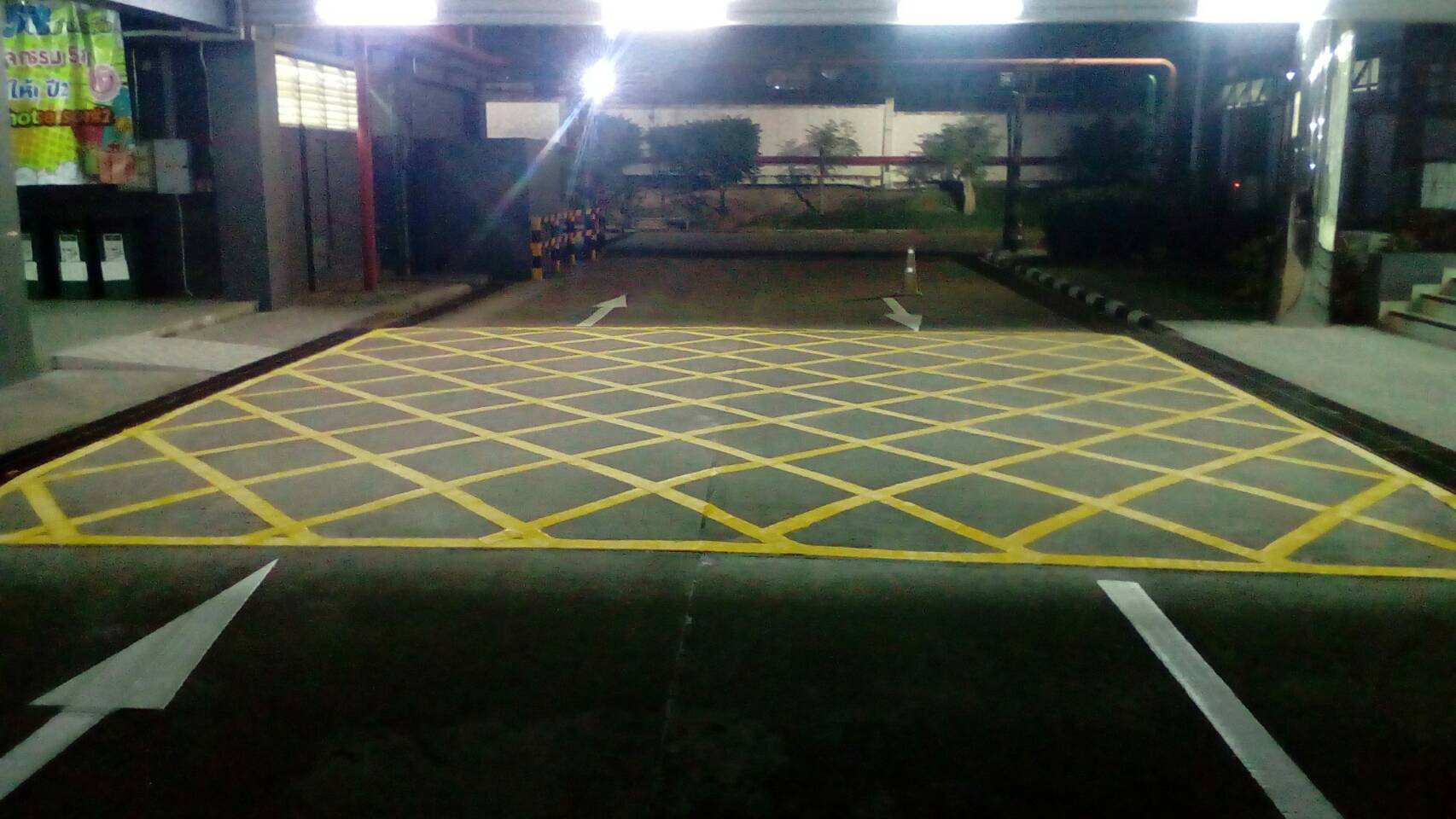 งานตีเส้นด้วยสีเทอรืโมพลาสติก,สีพื้นกันลื่นภายในโรงงาน