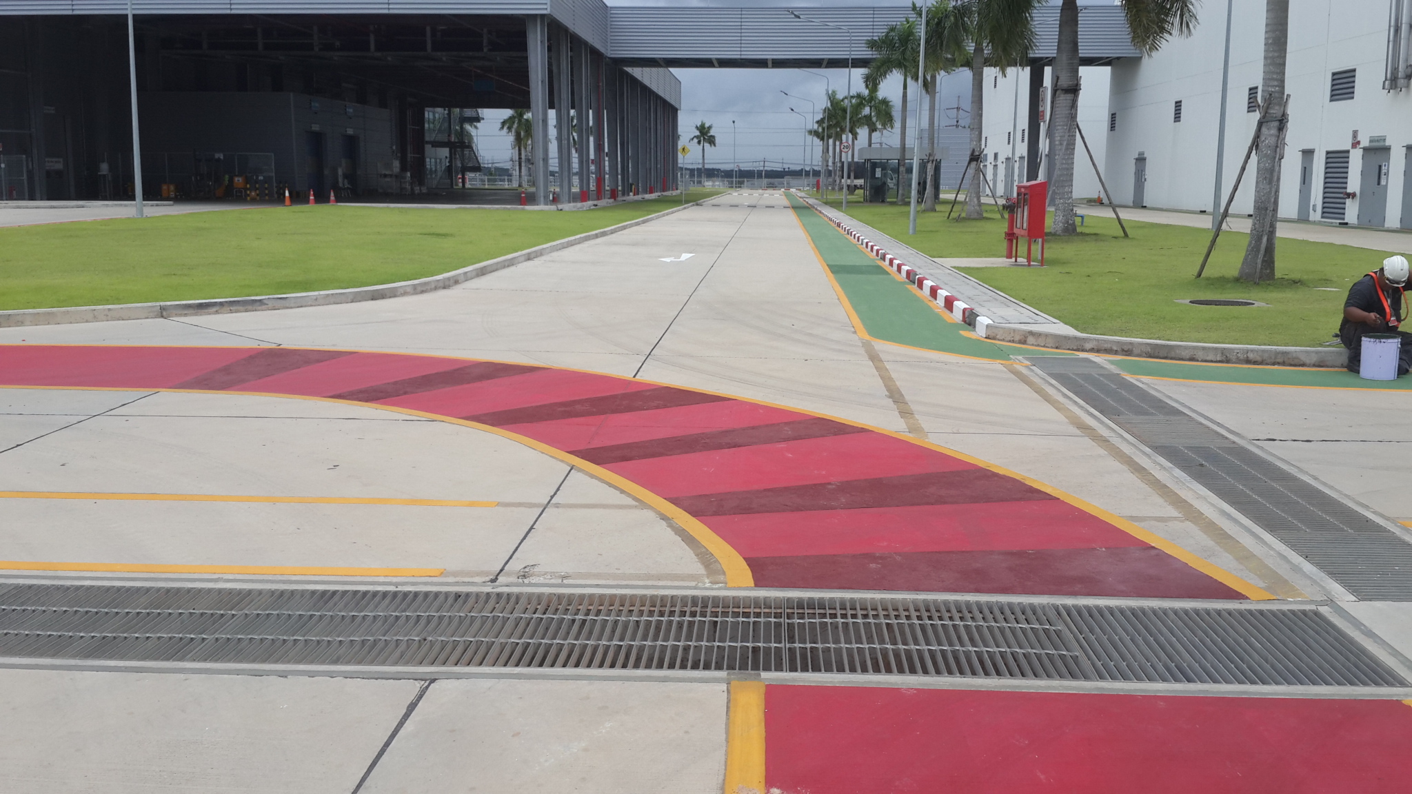 เส้นทางเดินภายในโรงงานราคาตีเส้นทางเดิน