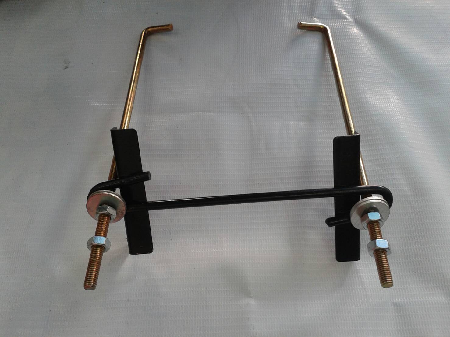 ชุดเหล็กรัดแบตเตอรี่เล็ก NS-60 สกรู 8 นิ้ว จำนวน 2 เส้น พร้อมแหวนอีแปะ และ หัวน๊อตติดแหวน