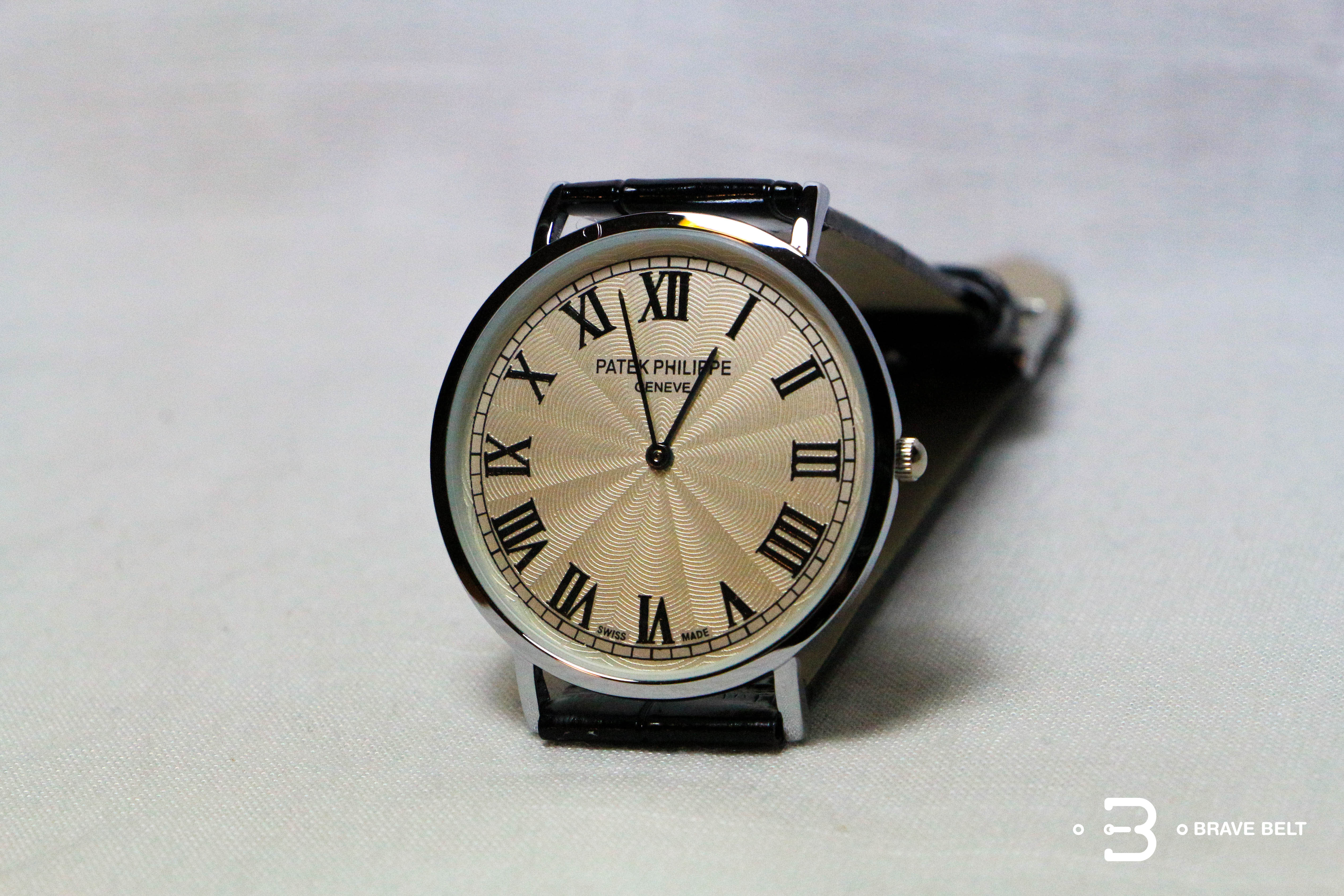 นาฬิกา patek philippe หน้าปัดทอง เลขโรมัน ขอบสีเงิน