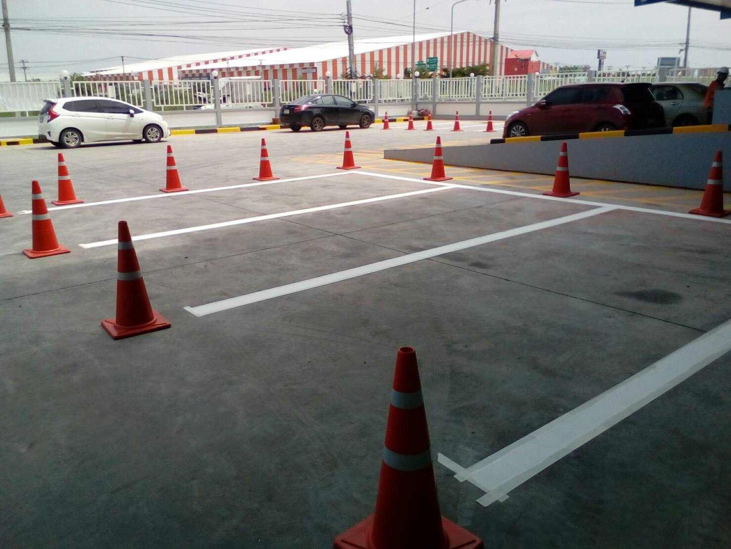 ตีเส้นช่องจอดรถยนต์และมอร์เตอร์ไซค์ ขนาดมาตราฐาน