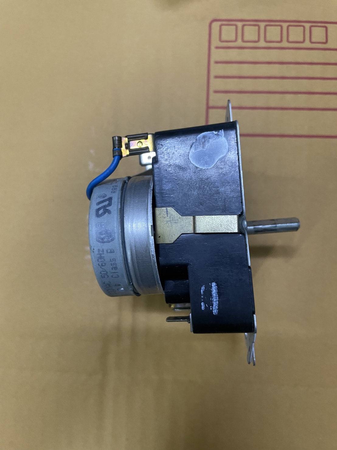 Timer Whirlpool เครื่องอบผ้า รุ่น 3XWED5705SW หรือรุ่นที่ใช้พาร์ท 8299769B **อะไหล่เป็นมือสอง ไม่มีเครื่องเทสอะไหล่ ขอตีเป็นงานช่าง อะไหล่ที่ซื้อแล้วไม่สามารถเปลี่ยน/คืนได้**