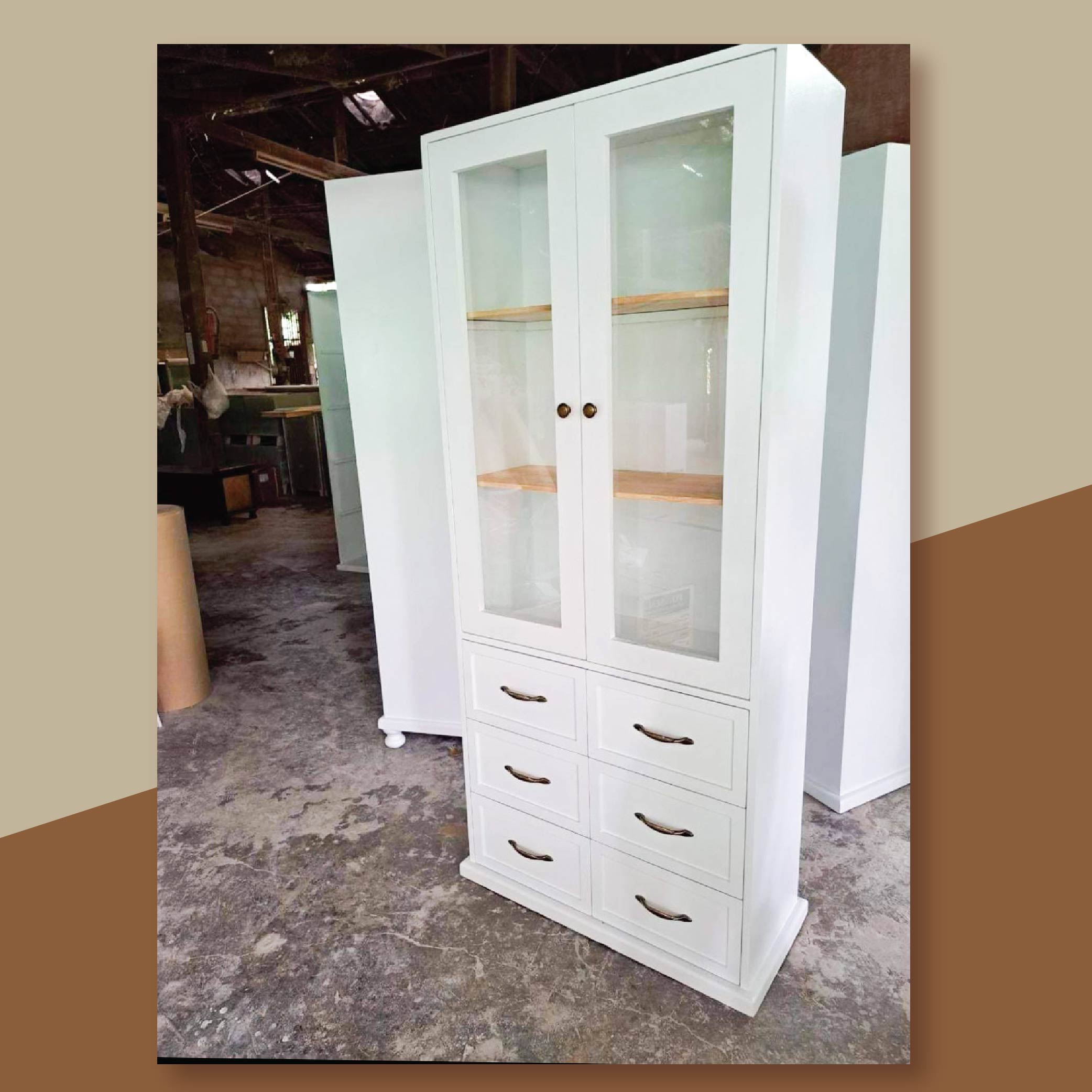 ชั้นวางของ ตู้เก็บของมีกระจกปิด พร้อมลิ้นชักสไตล์มินิมอล (ไม่ต้องประกอบ) สีขาว PT004-SCG