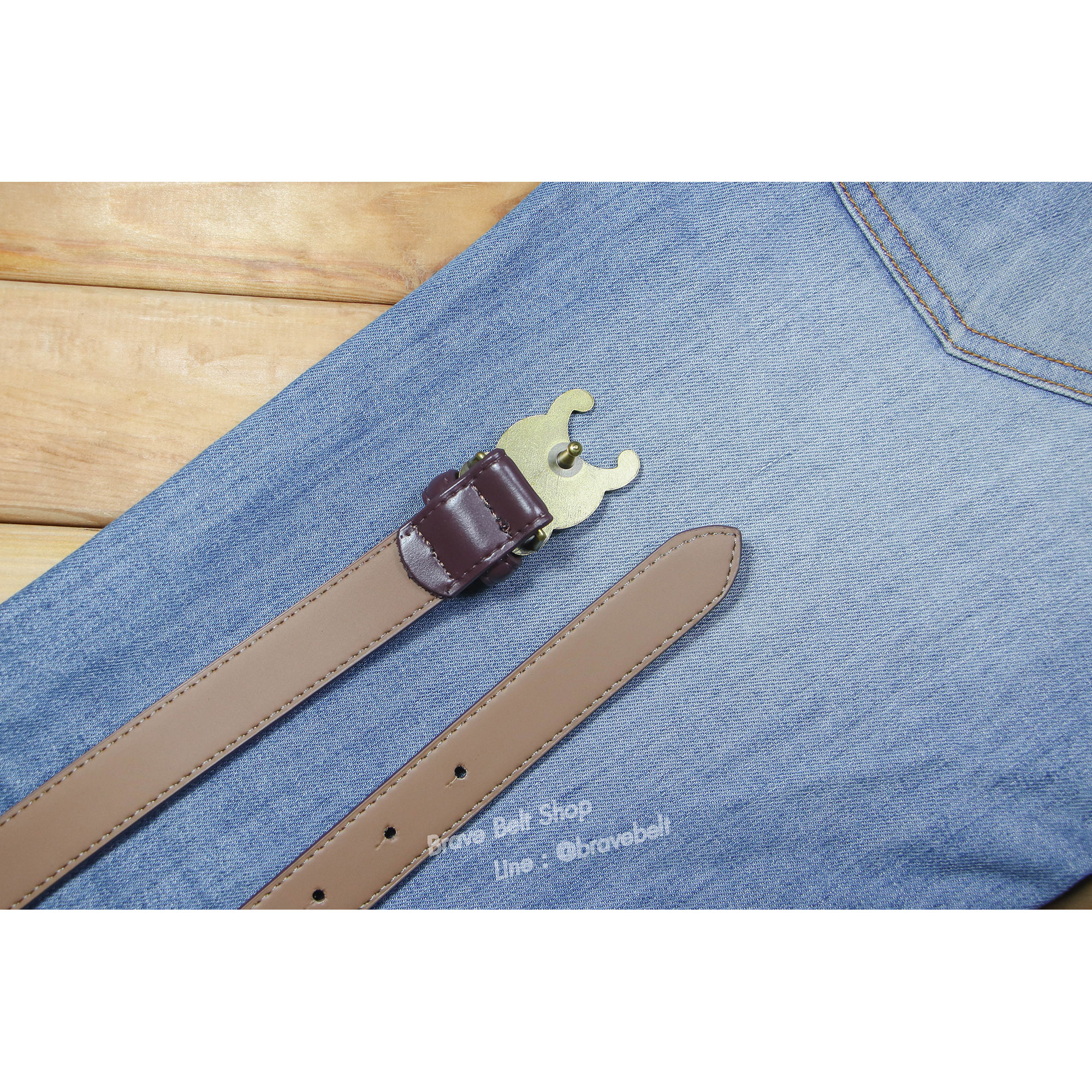 เข็มขัดผู้หญิงสายสีน้ำตาลหัวสีทองแบบหมุด