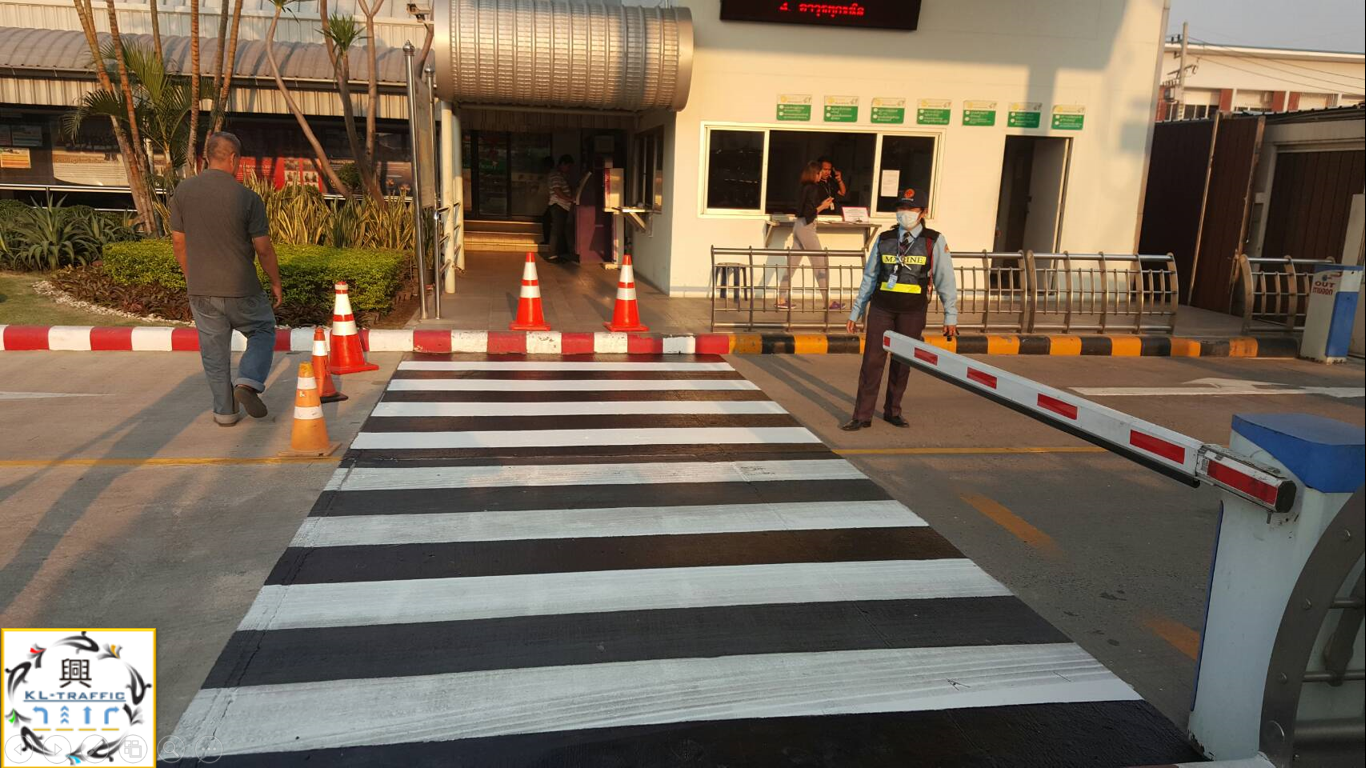 ตีเส้นจราจรภายในโรงงาน