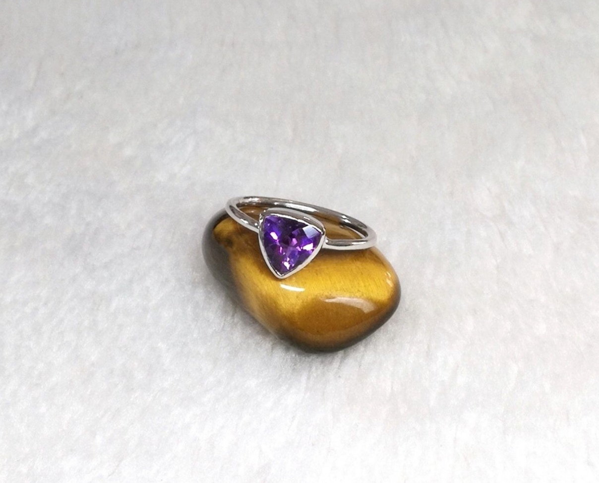 แหวนอเมทิสต์เจียระไน(Amethyst ring)