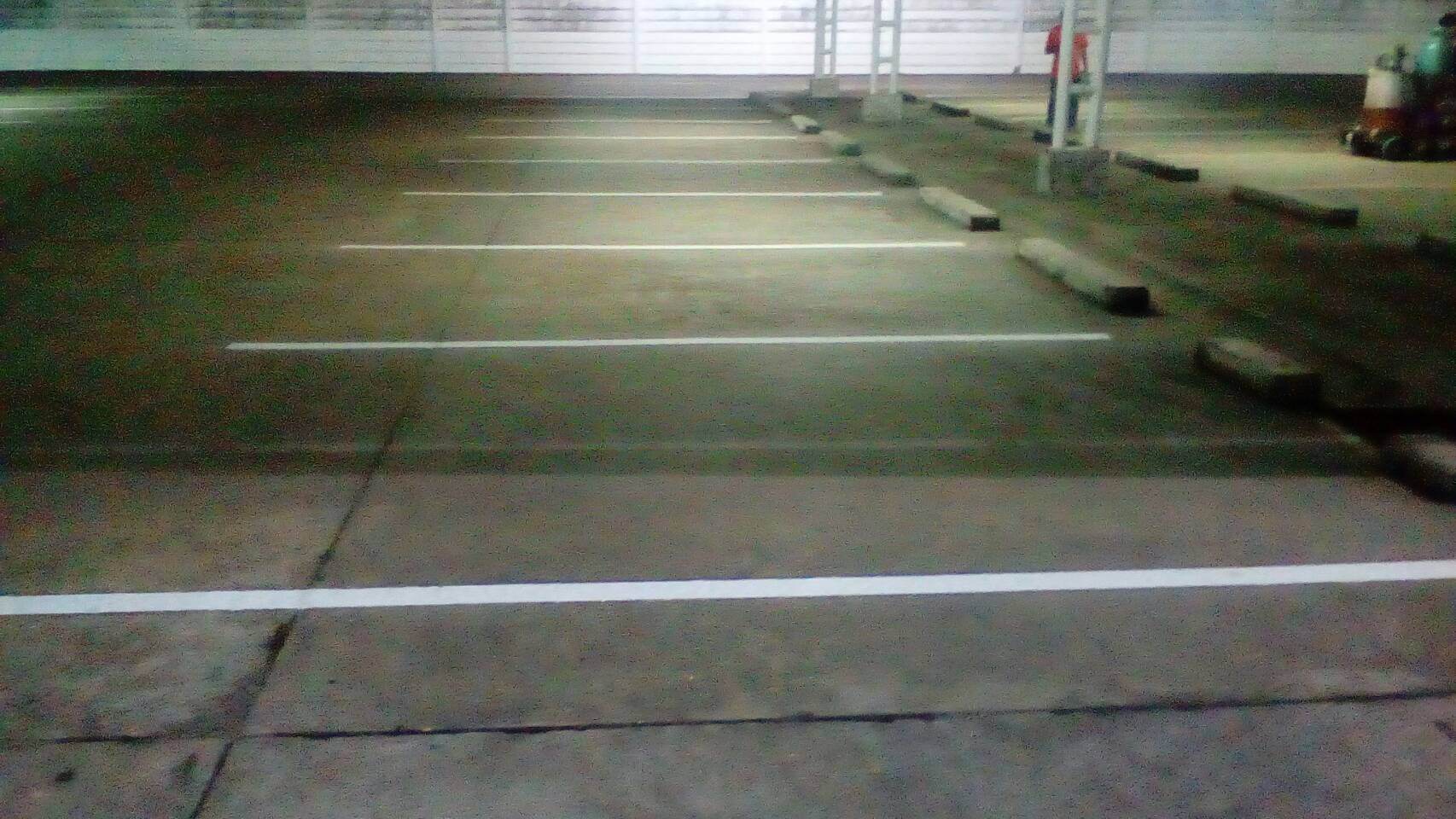 งานตีเส้นลานจอดรถยนต์ พร้อมลูกศรด้วยสีเทอร์โมพลาสติก หน่วยงาน โฮมโปรฯ สาขาราชพฤกษ์