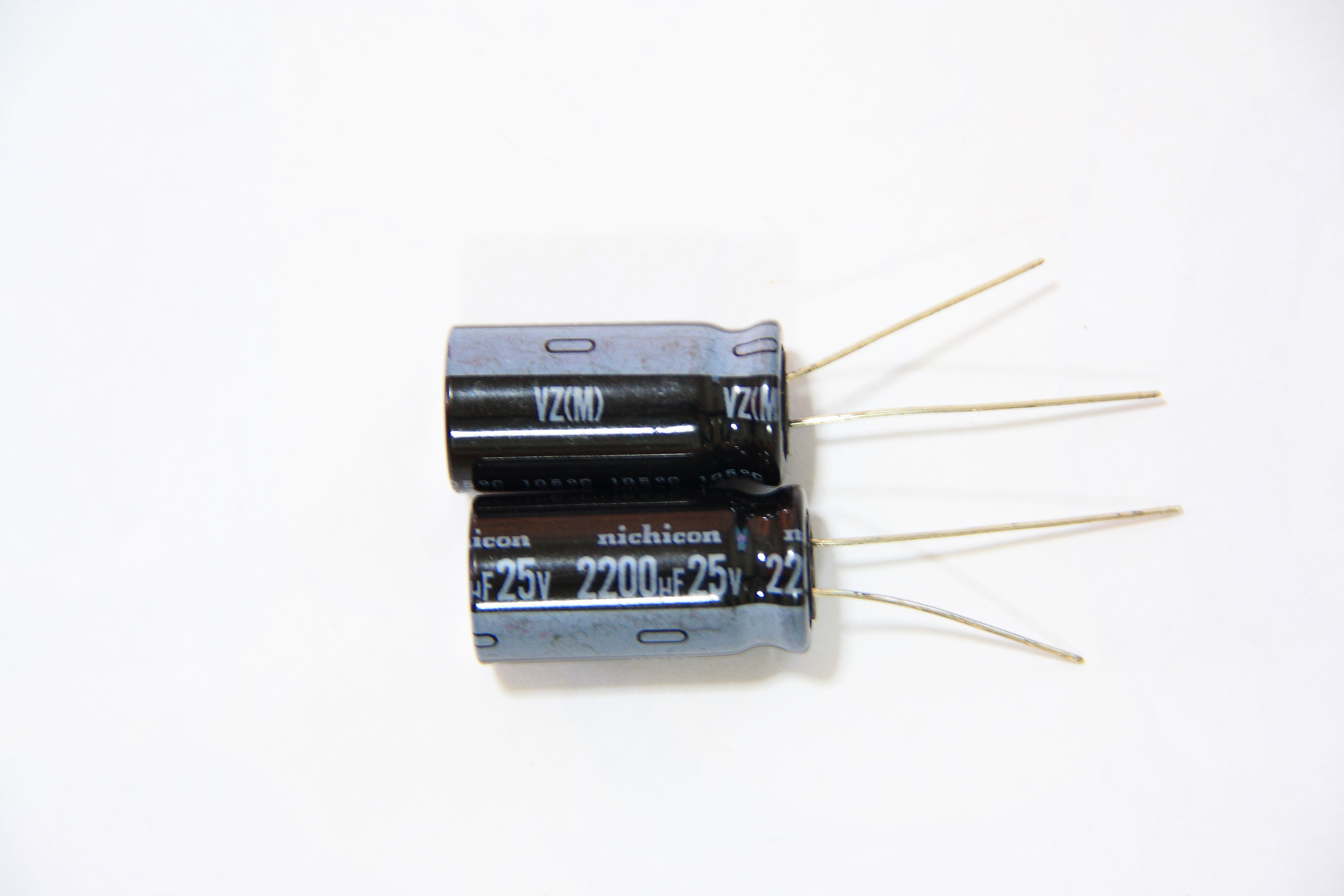 2200uF 25v Nichicon