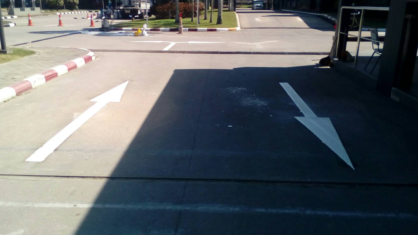 งานตีเส้นด้วยสีเทอรืโมพลาสติก,สีพื้นกันลื่นภายในโรงงาน