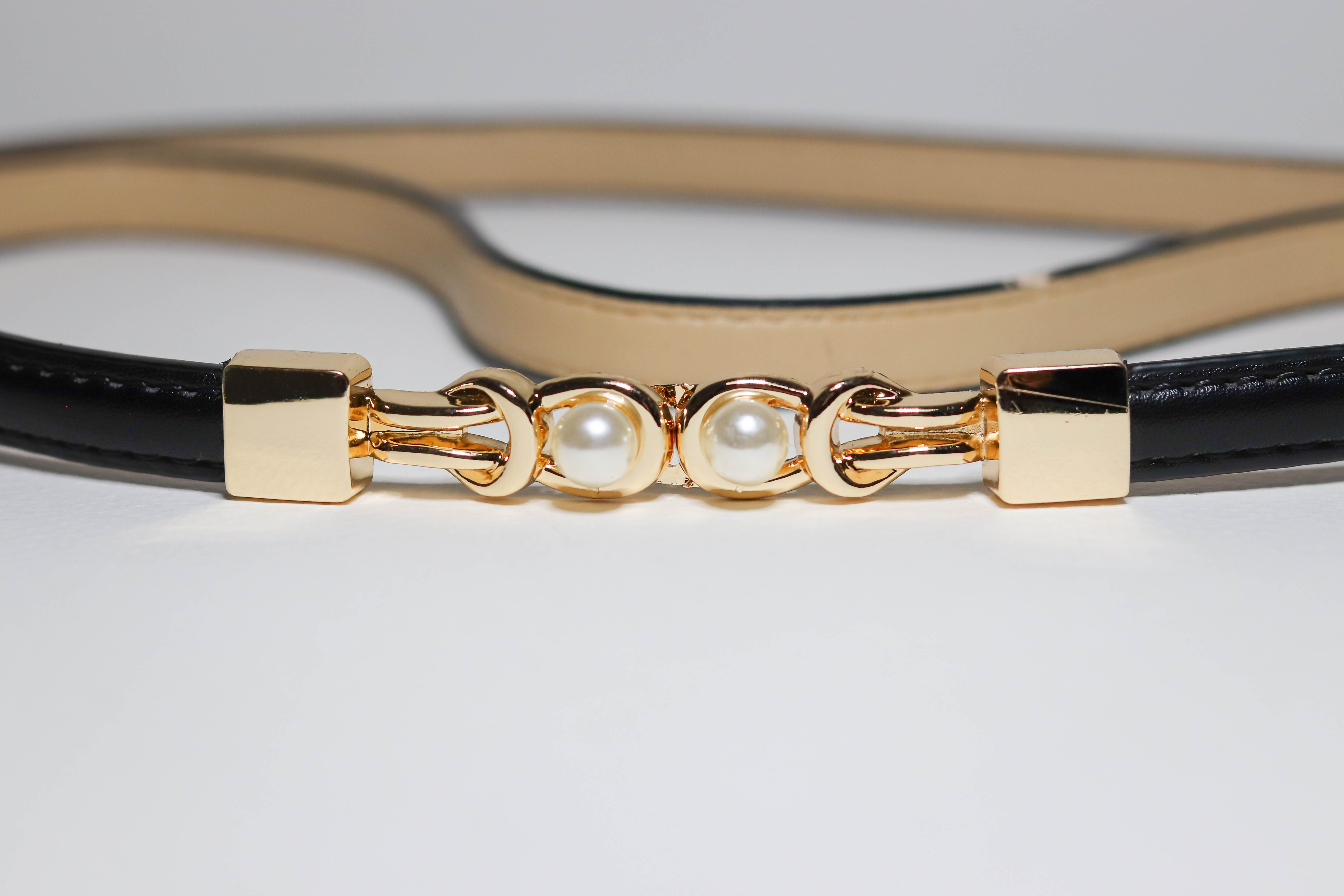 เข็มขัดหนังผู้หญิงสีดำแบบปรับสายเข็มขัดได้ สวบมาก