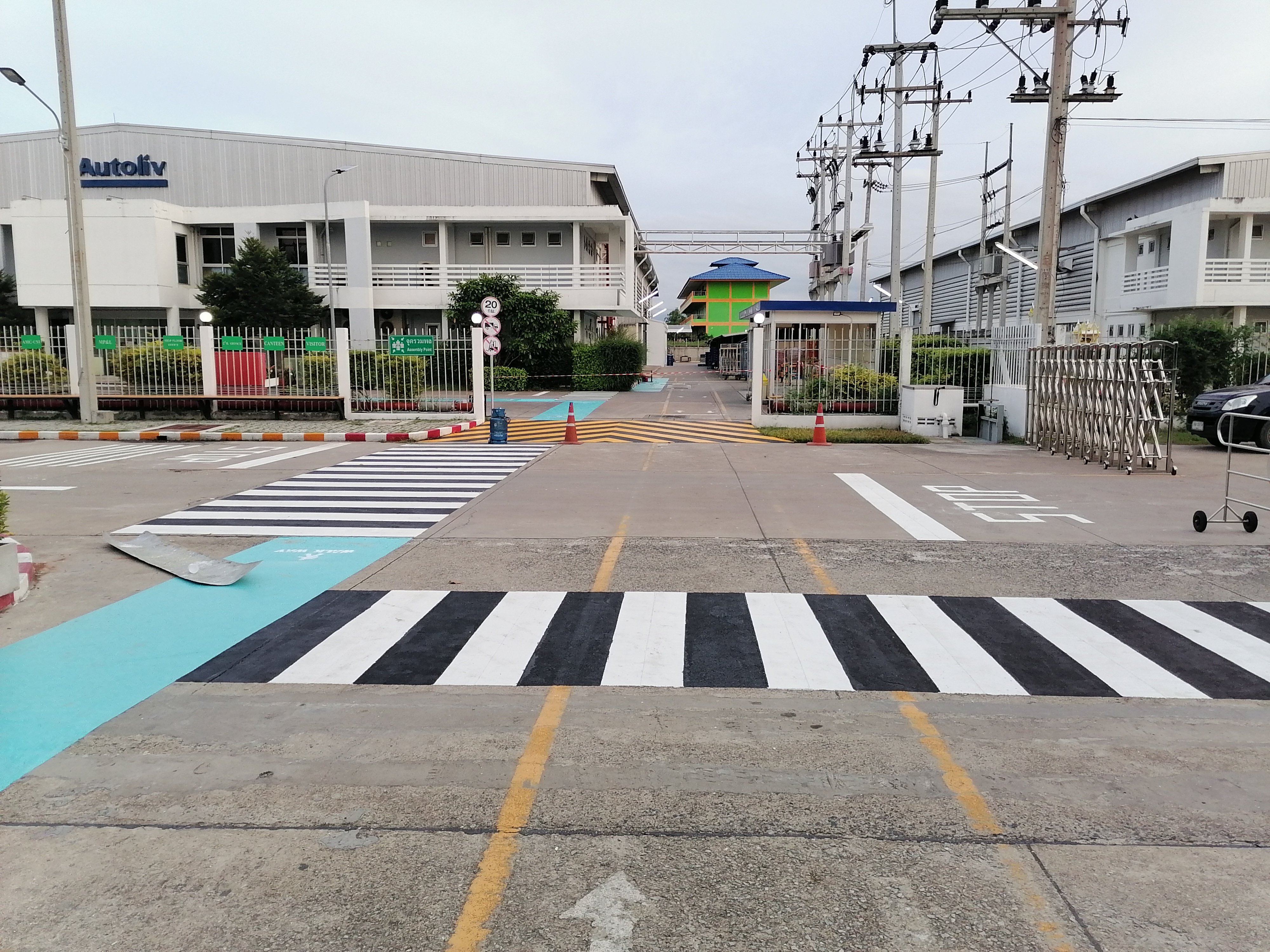 งานตีเส้นทางเดินภายในโรงงาน