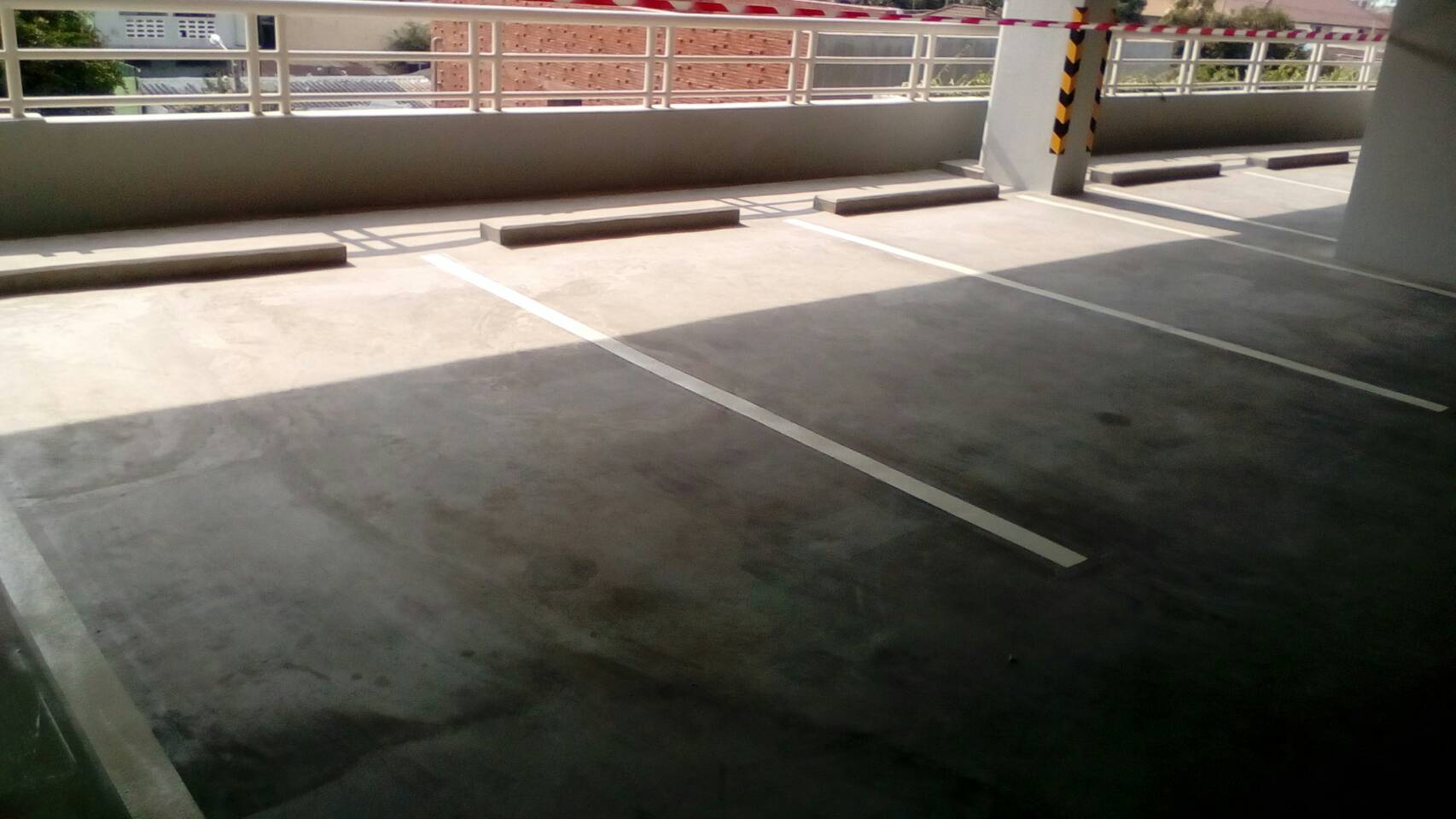 งานตีเส้นลานจอดรถในอาคารงานตีเส้นถนนตีเส้นจราจรสมุทรสาคร กาญจนบุรี ราชบุรี นครปฐม นนทบุรี จ.นนทบุรี