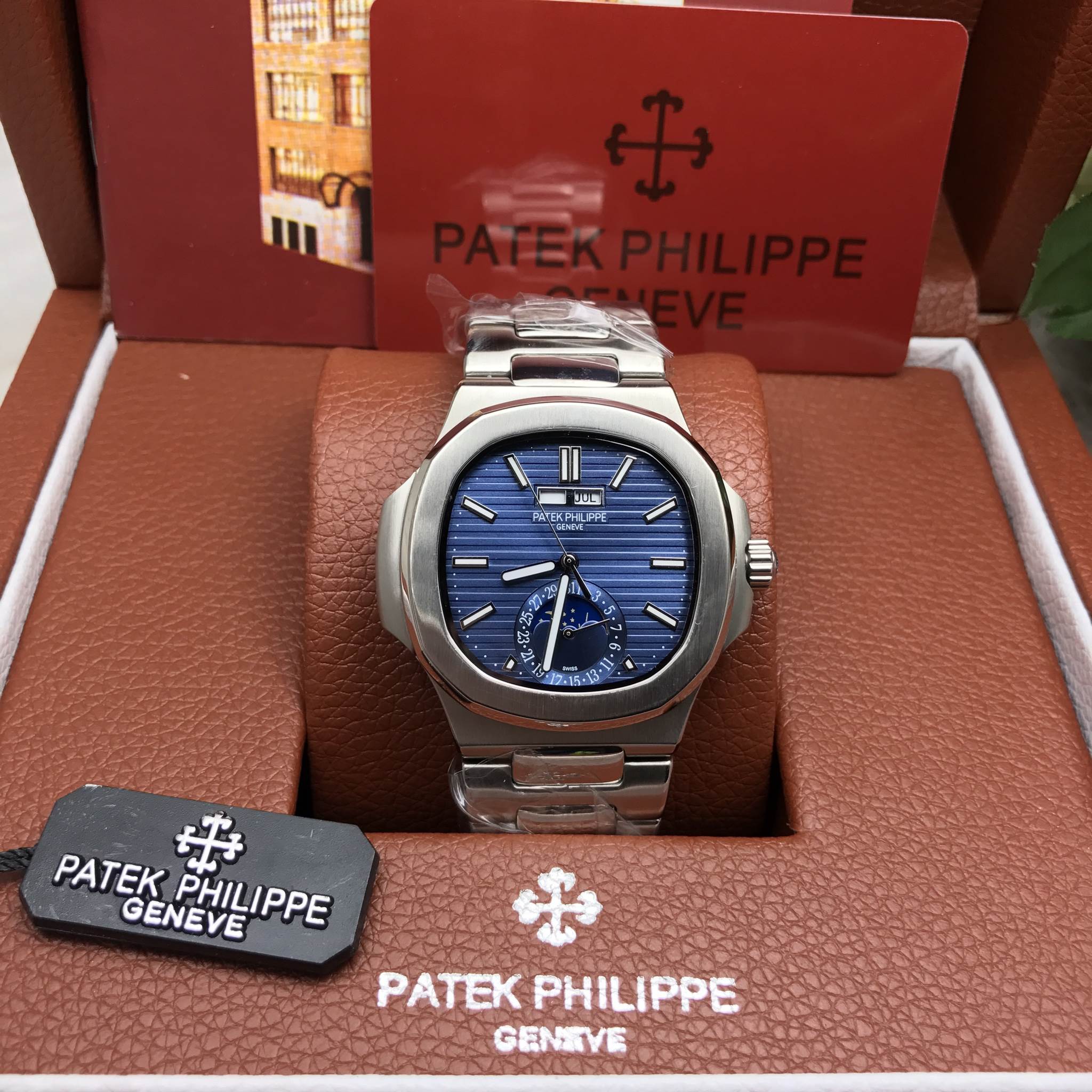 นาฬิกา Patek Philippe รุ่น Men"s Nautilus Annual Calendar