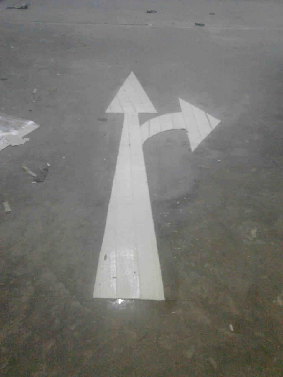 ลูกศณบอกทาง สีเทอร์โมพลาสติก