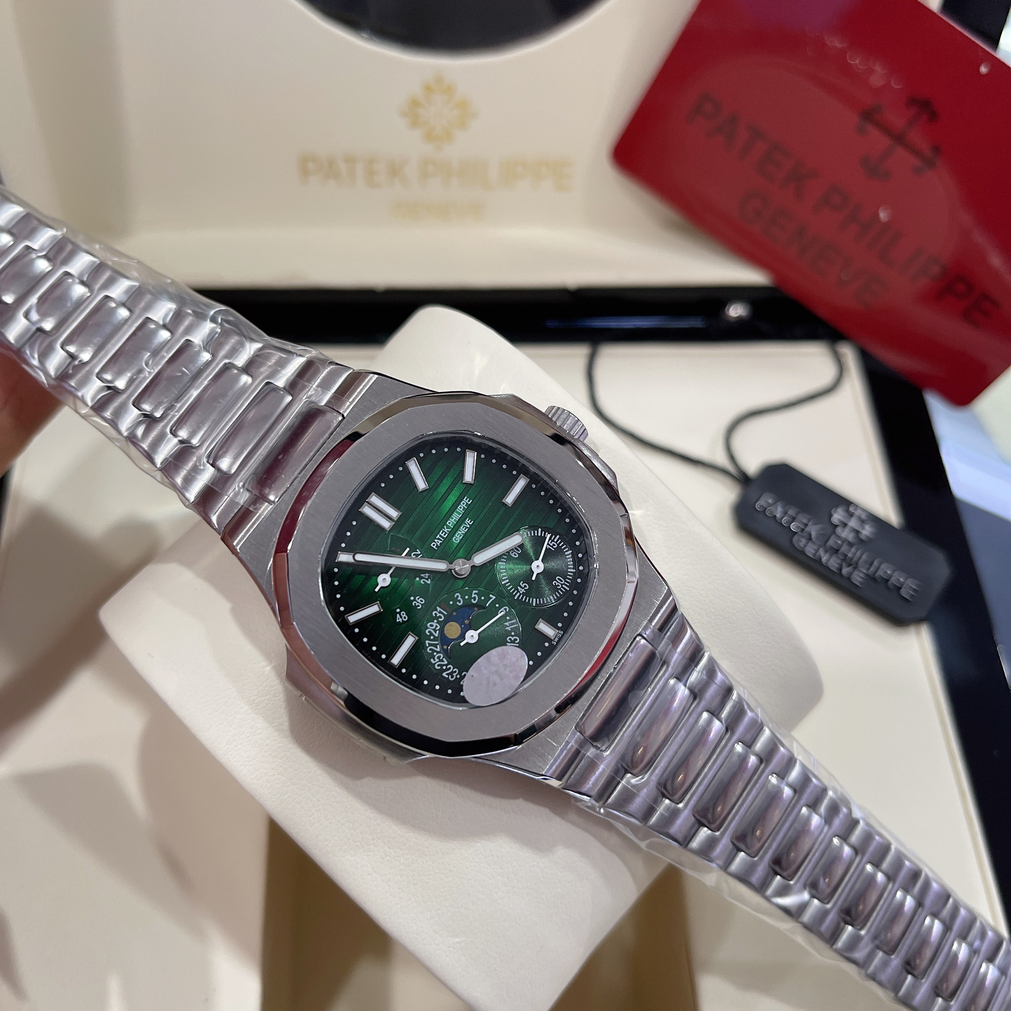 นาฬิกา Patek Philippe Men's Nautilus Ref.5712 Green สายแสตนเลส