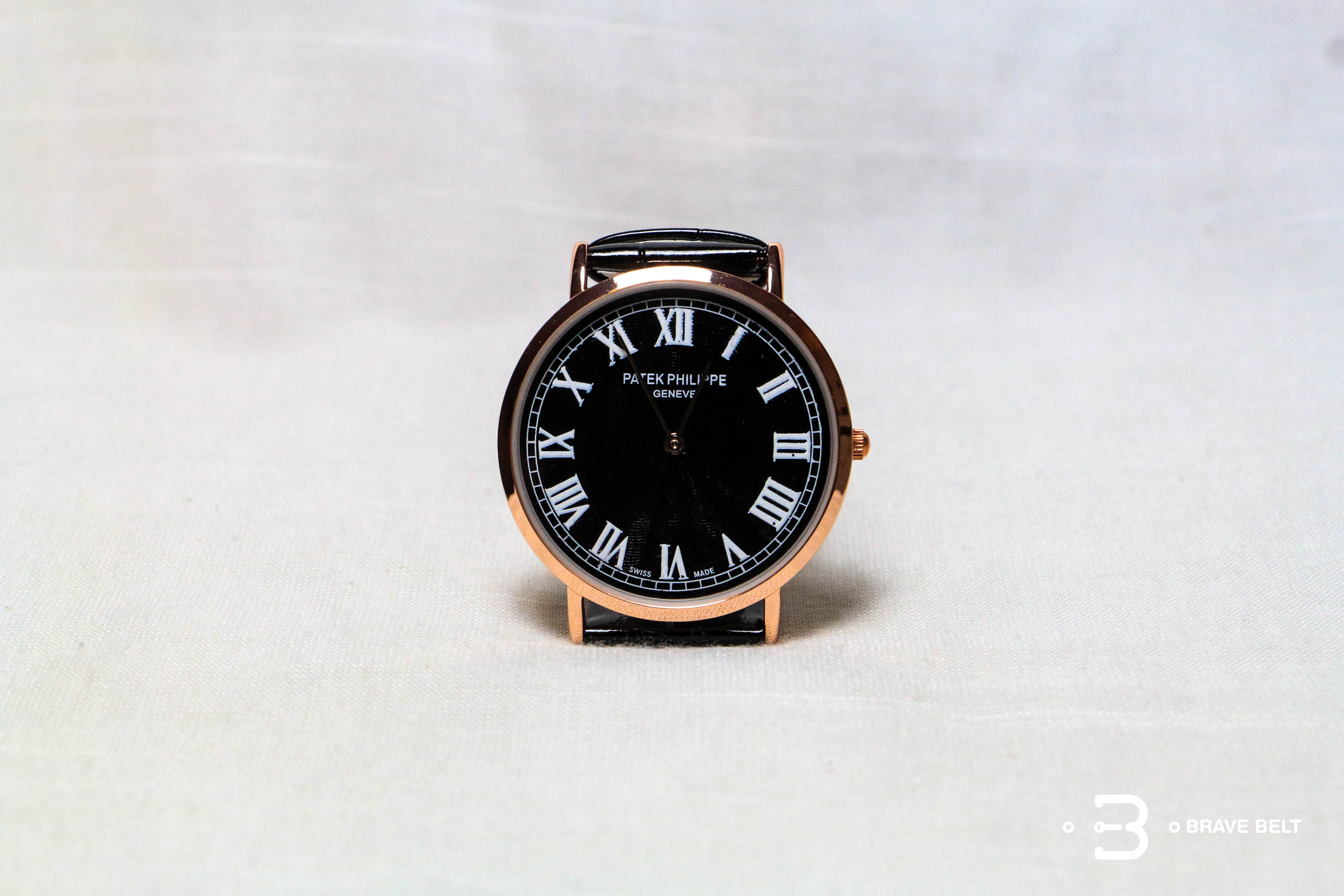 นาฬิกา patek philippe หน้าปัดดำ เลขโรมัน ขอบทองสายดำ