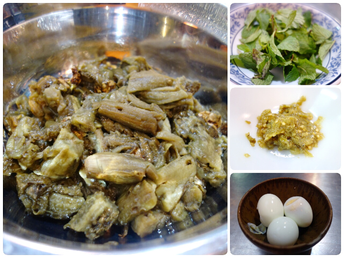 ส่วนประกอบของตำมะเขือยาวแบบชาวเหนือ ประกอบด้วยมะเขือเผา ใบสะระแหน่ น้ำพริกหนุ่ม และไข่ต้ม