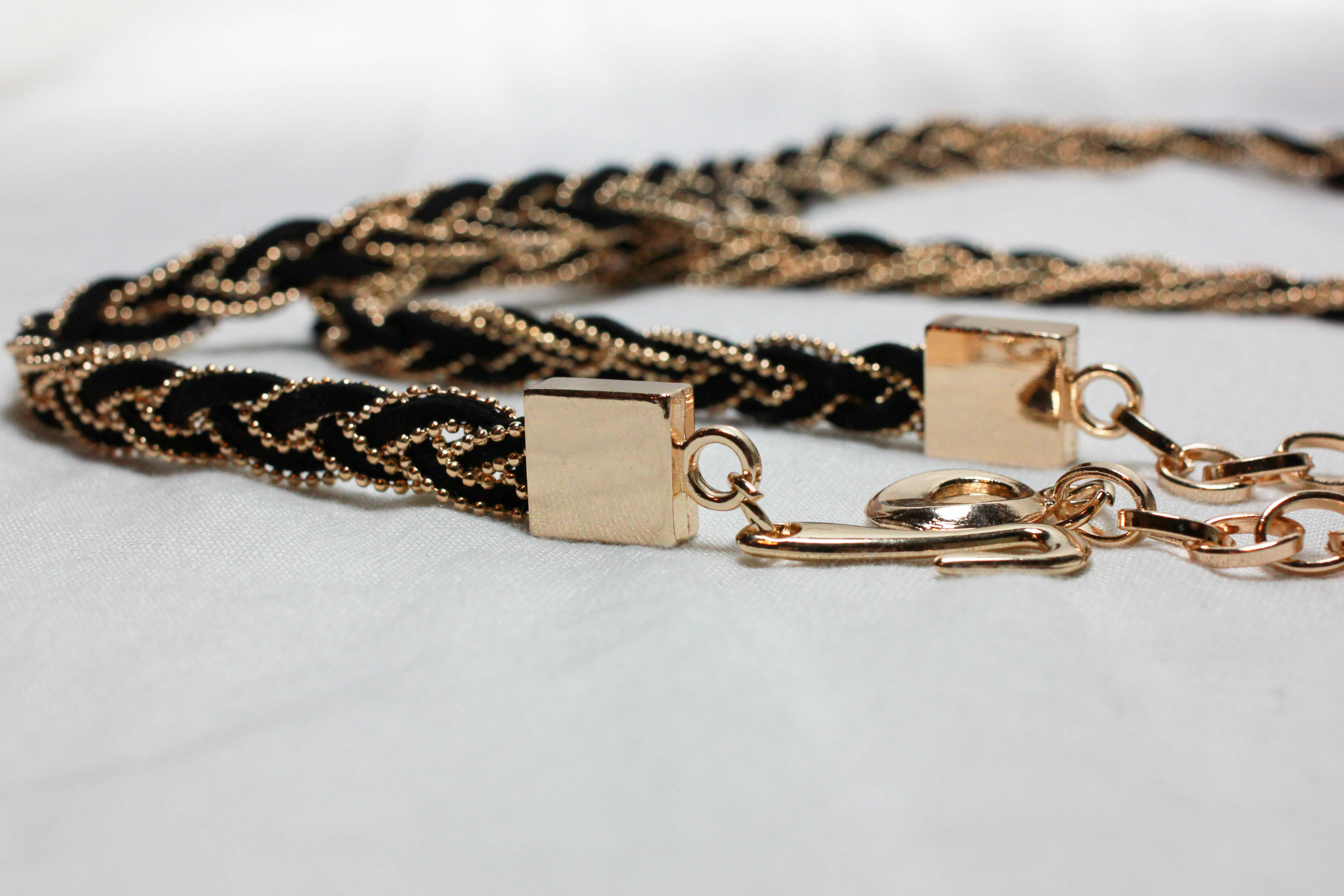 เข็มขัดสายเชือกถัก สีดำทอง ปลายโซ่ตะขอ