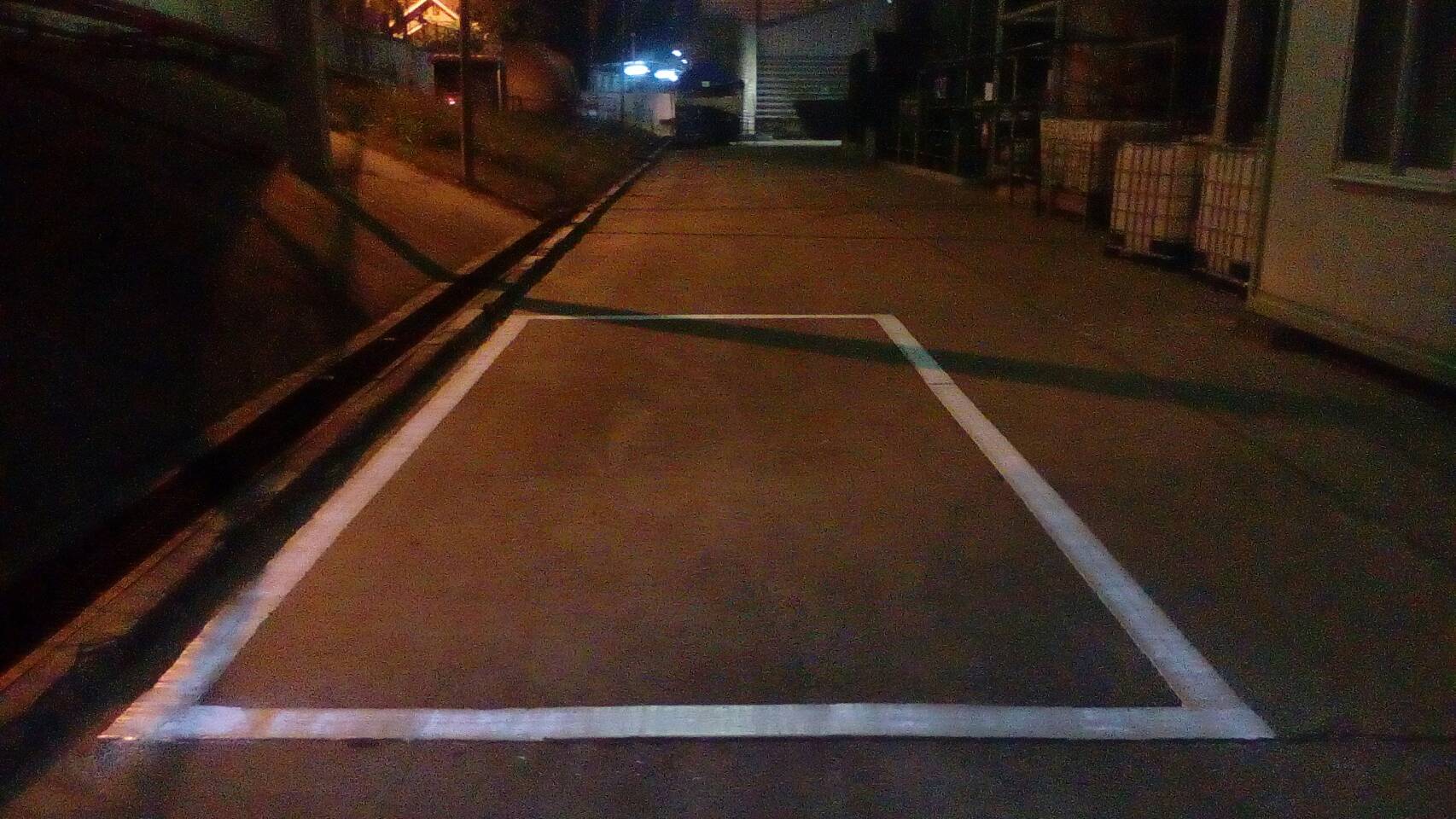 งานตีเส้นด้วยสีเทอรืโมพลาสติก,สีพื้นกันลื่นภายในโรงงาน