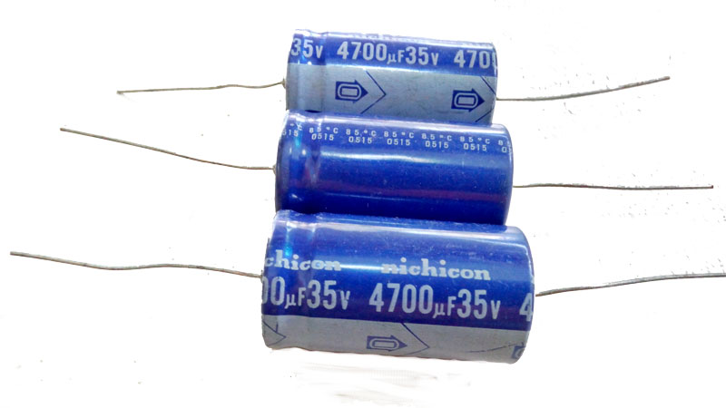 4700uf 35v Nichicon VX