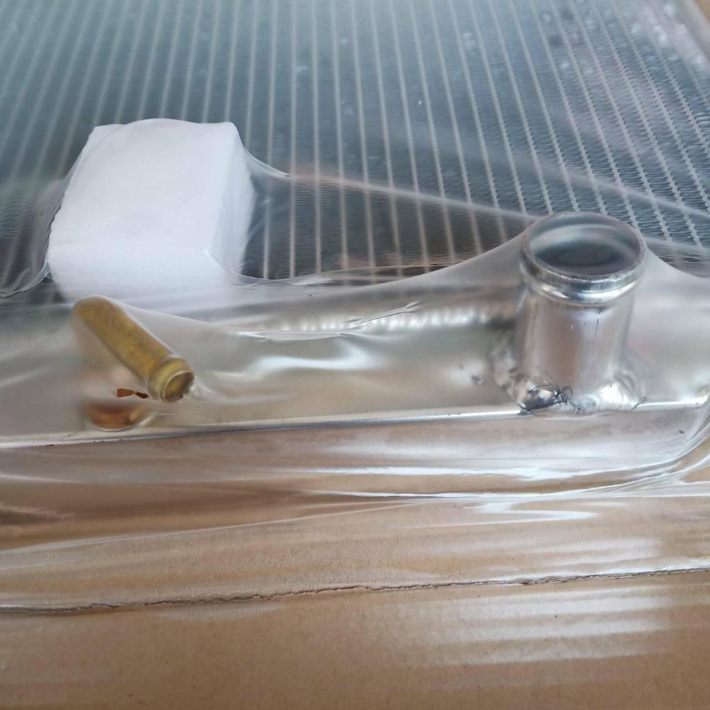 หม้อน้ำ HONDA ACCORD(แอคคอร์ด) ตาเพชร หนาพิเศษ 26มิล ปี1990-1993 เกียรออโต้ (กระปุกก็ใส่ได้) (อลูมิเนียมทั้งใบ) (20023/26PP)