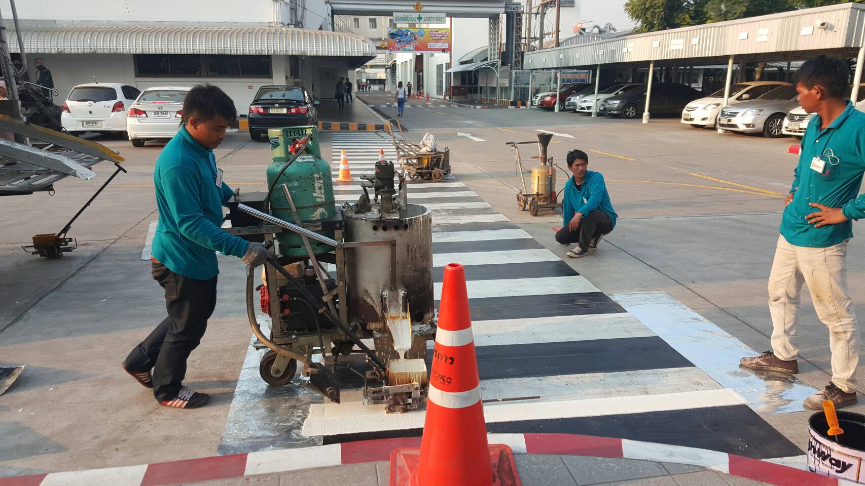 ทางม้าลายภายในโรงงาน