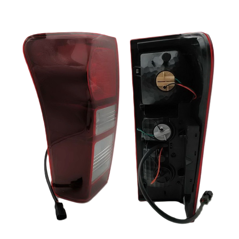 ไฟท้าย ISUZU D-MAX ALL NEW(ดีแม็ก ออนิว) รุ่นหลอดไส้ พร้อมขั้วไฟ ปี2012-2018 (งานแท้ TYC) -ราคาต่อดวง-