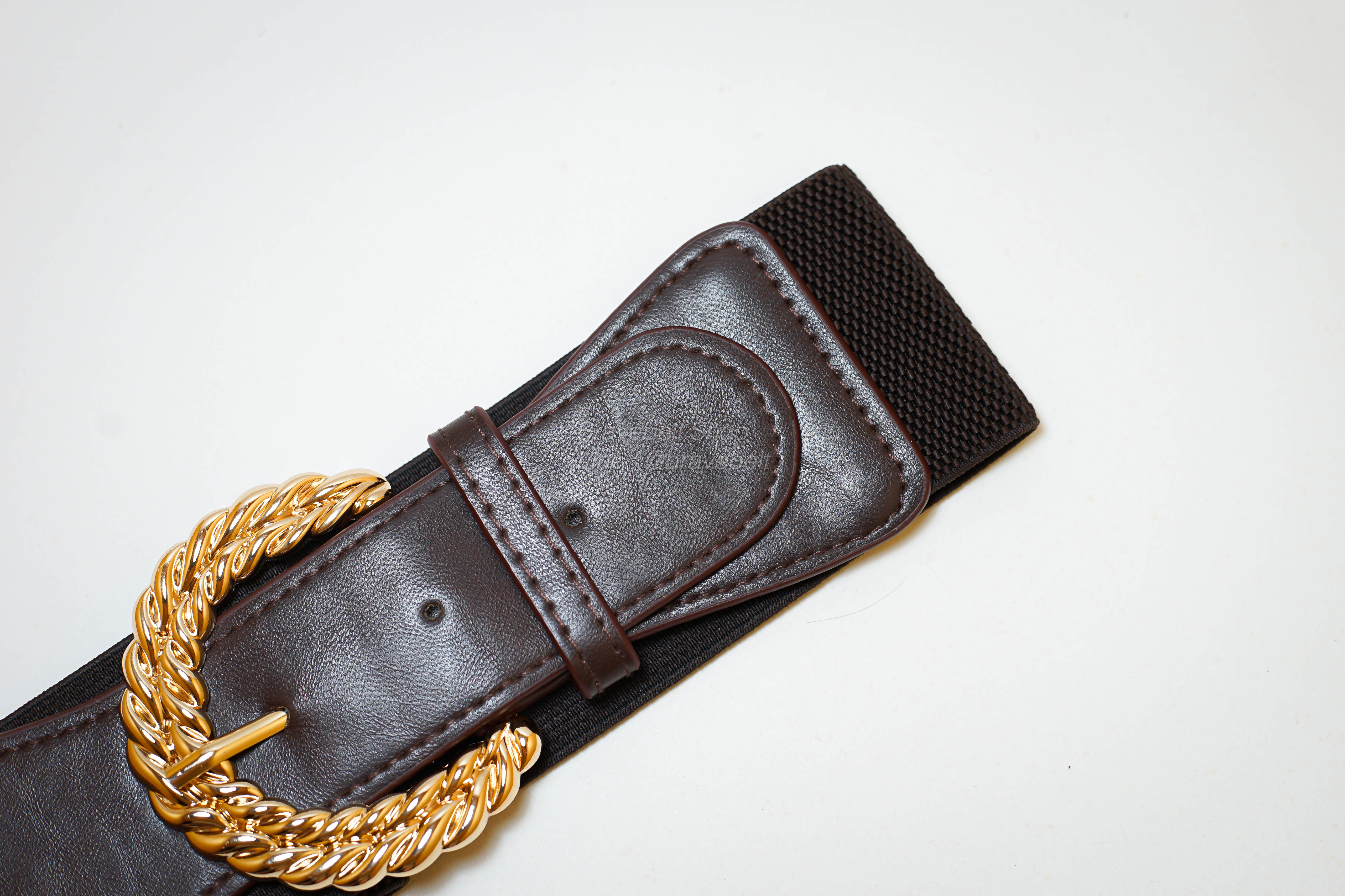 เข็มขัดยางยืดผู้หญิงฟรีไซต์ สายหนังสีดำหัวสีทอง