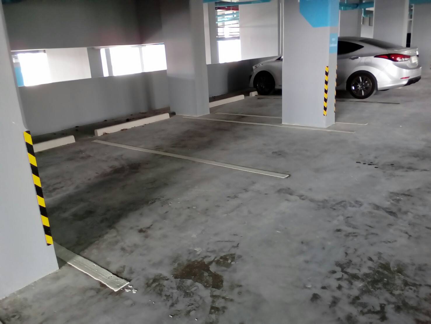 ตีเส้นช่องจอดรถภายในคอนโด กทม