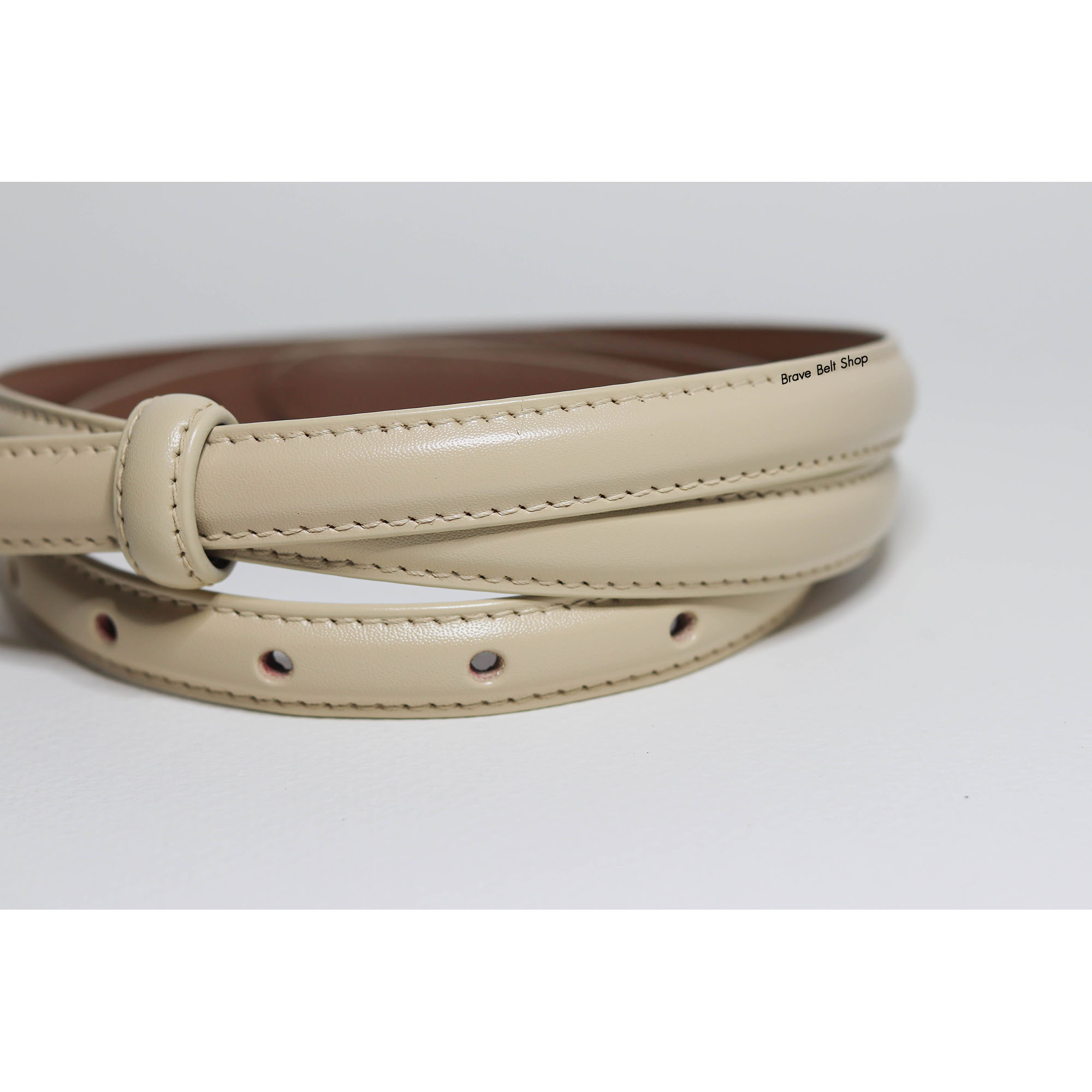 เข็มขัดสีครีม เส้นเล็กน่ารักมาก