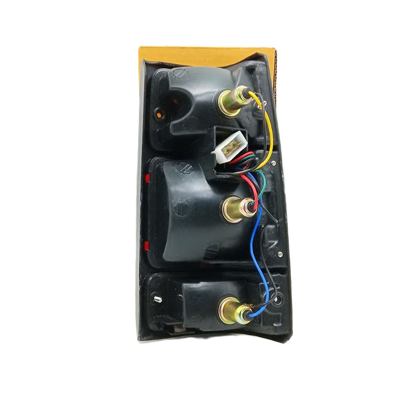 ไฟท้าย ISUZU TFR(มังกร) รุ่นขอบดำ พร้อมขั้ว+หลอด ปี1990-1996 (งานO.E.M ตราเพชรเกรดห้าง) -ราคาต่อดวง-