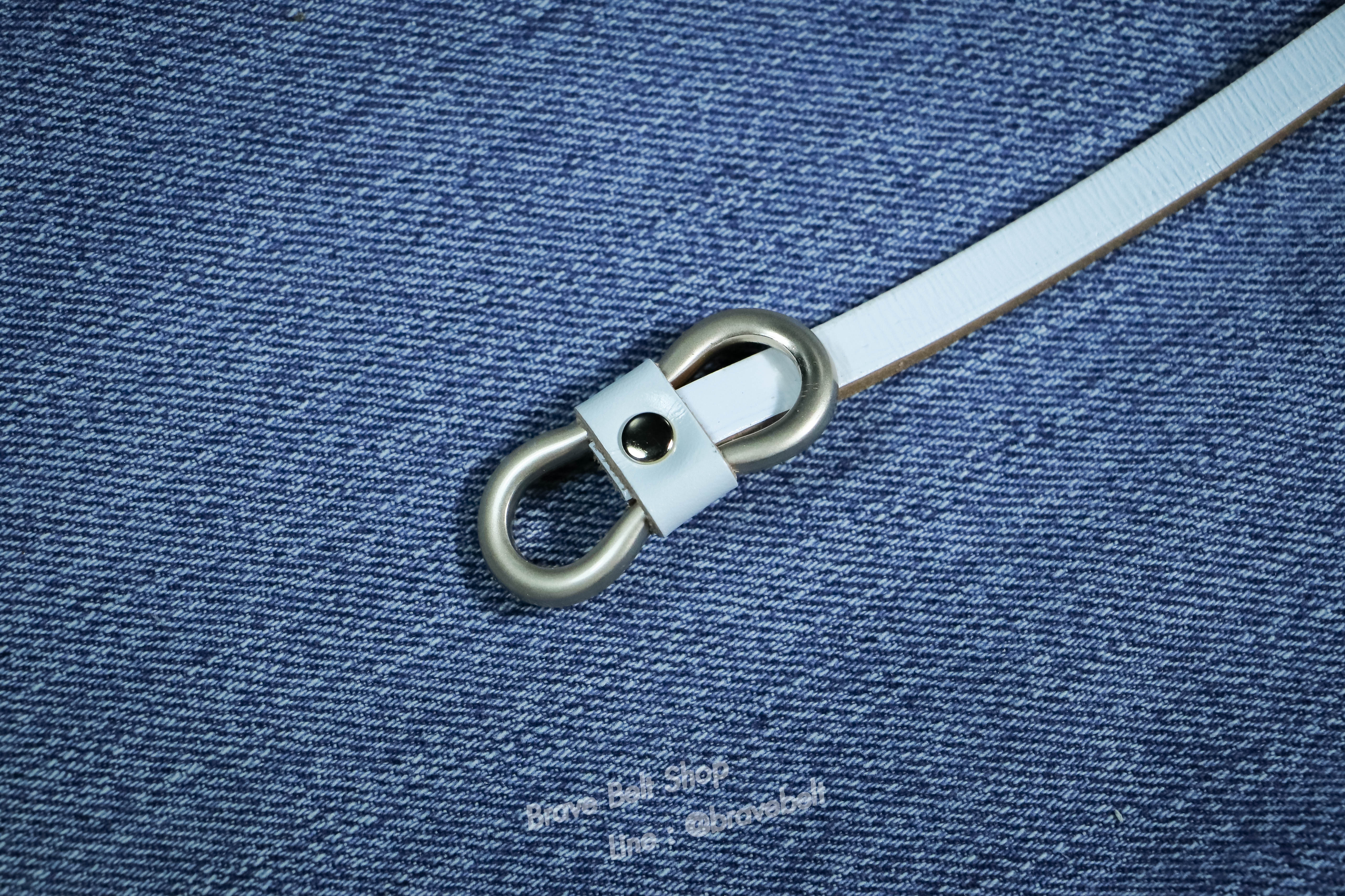 เข็มขัดหนังแท้ผู้หญิงเส้นเล็ก สีขาวหัวโบว์